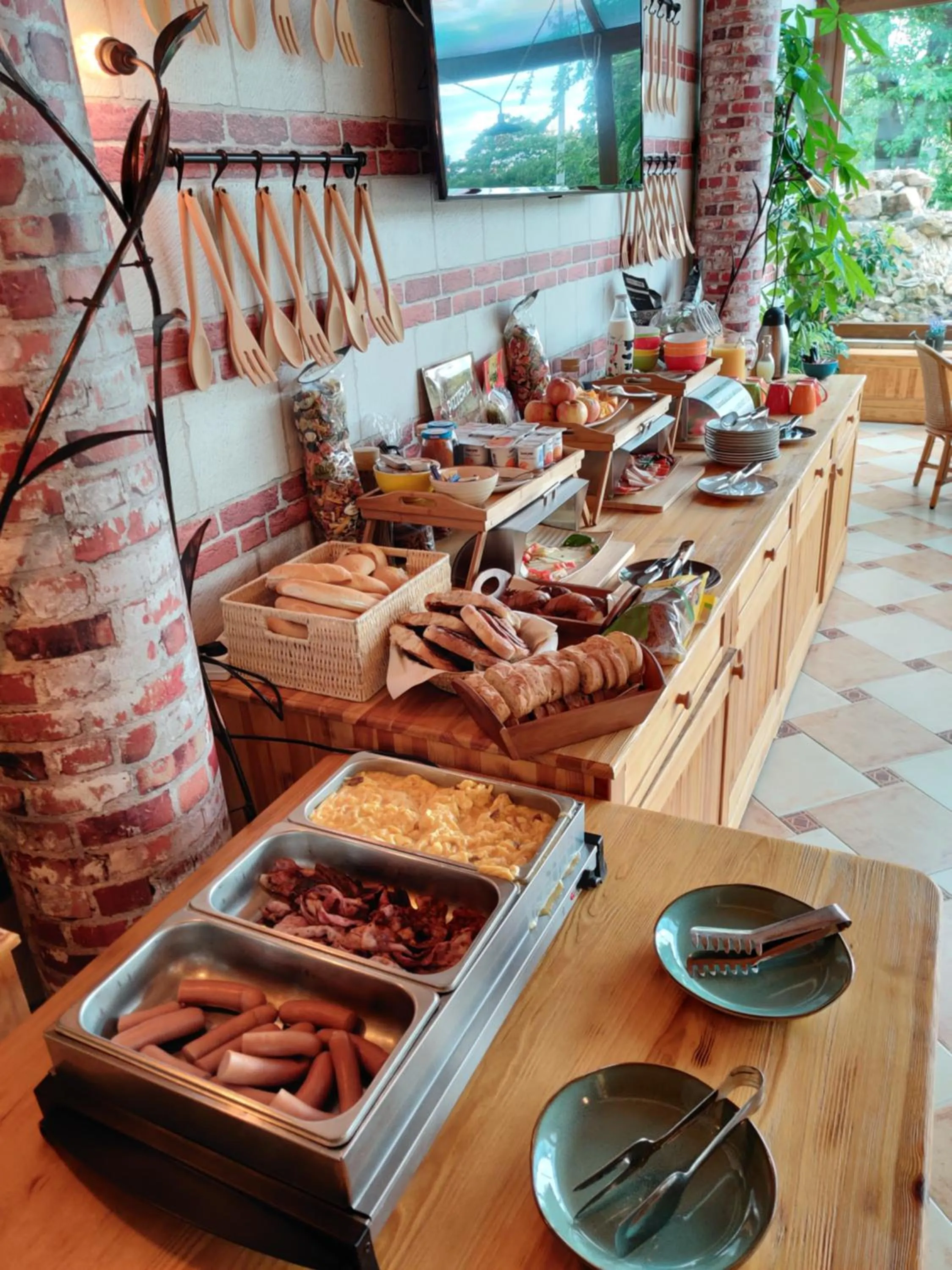 Breakfast in Platan Garden Rooms & Restaurant