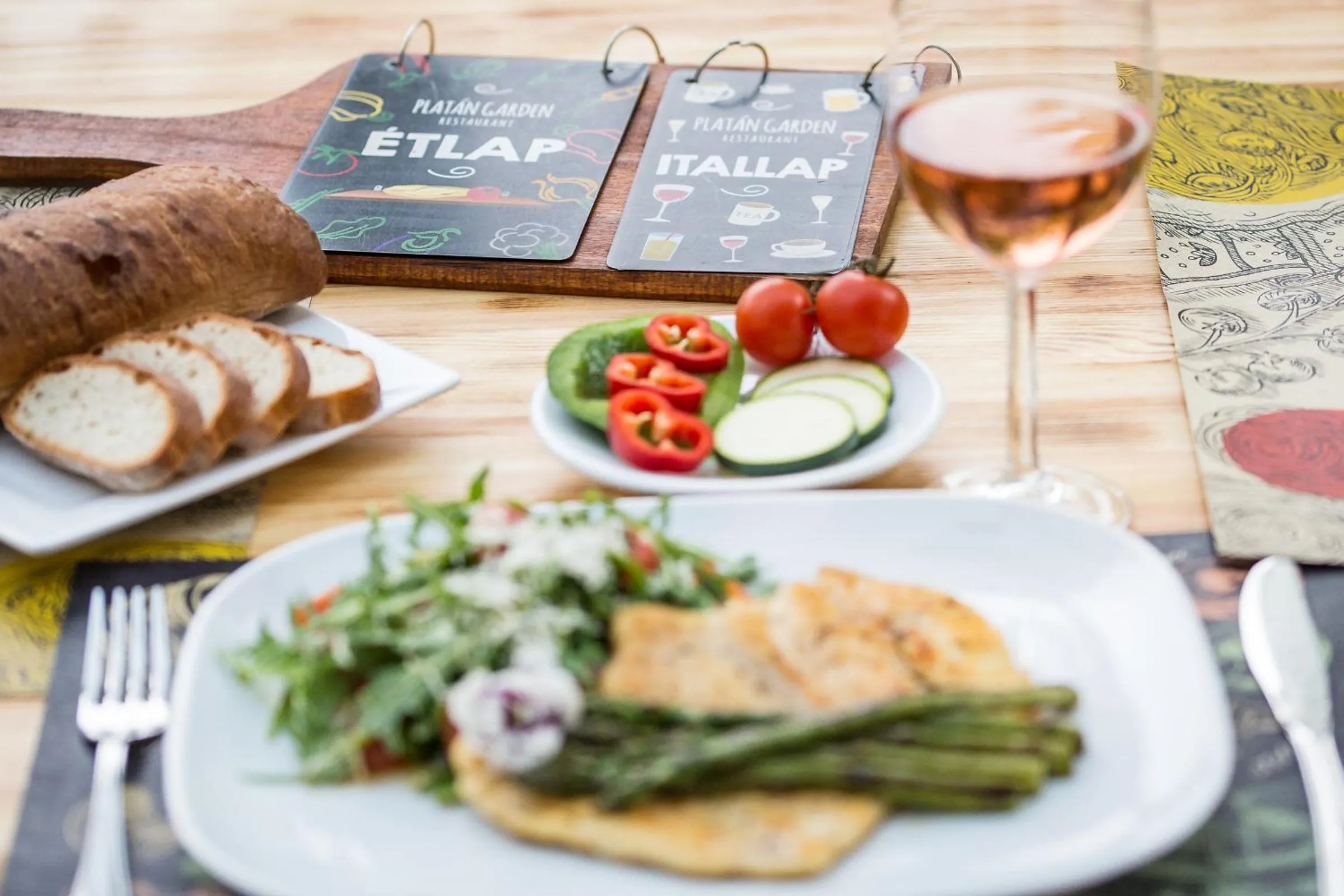 Restaurant/places to eat in Platan Garden Rooms & Restaurant