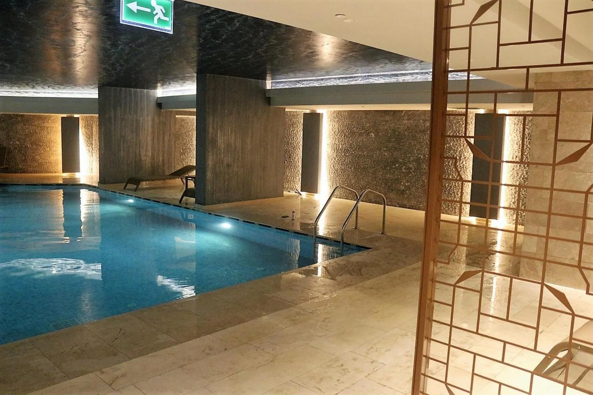 Swimming pool in BENESTA BEYOGLU