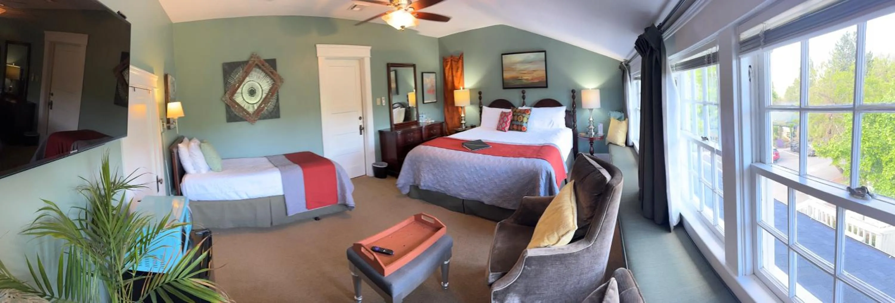Photo of the whole room, Bed in Bayberry Inn B&B and Oregon Wellness Retreat