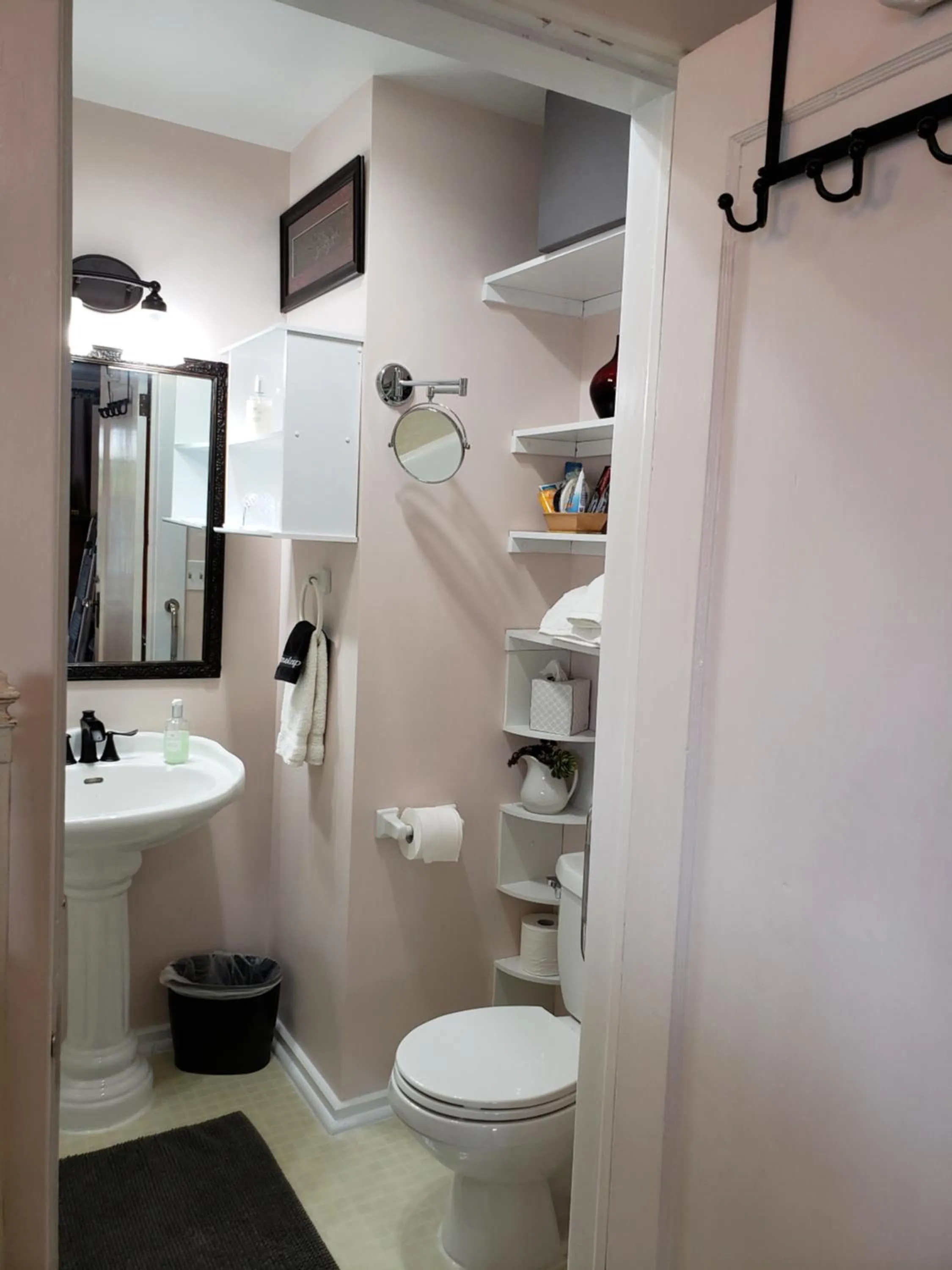 Shower in Bayberry Inn B&B and Oregon Wellness Retreat