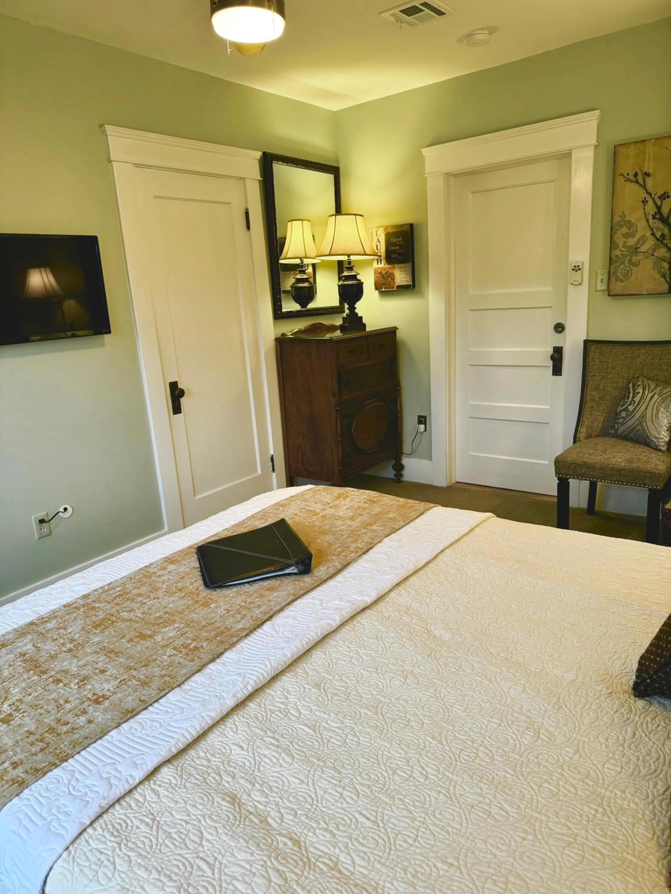 wardrobe, Bed in Bayberry Inn B&B and Oregon Wellness Retreat