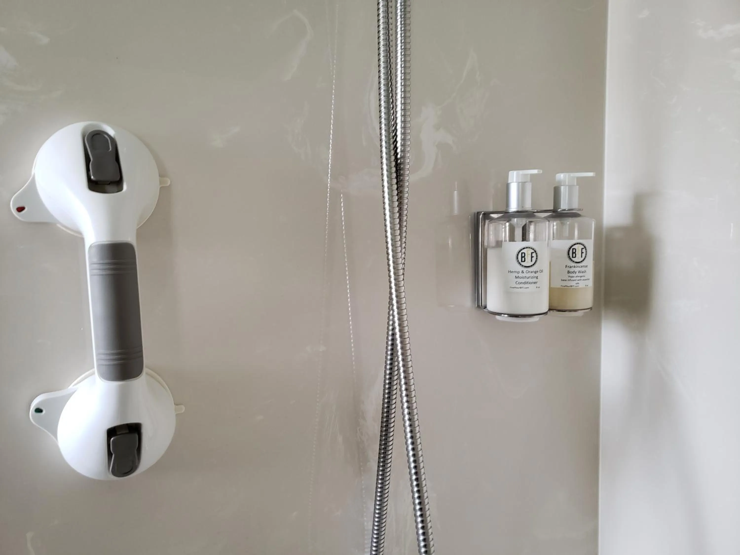 Shower in Bayberry Inn B&B and Oregon Wellness Retreat