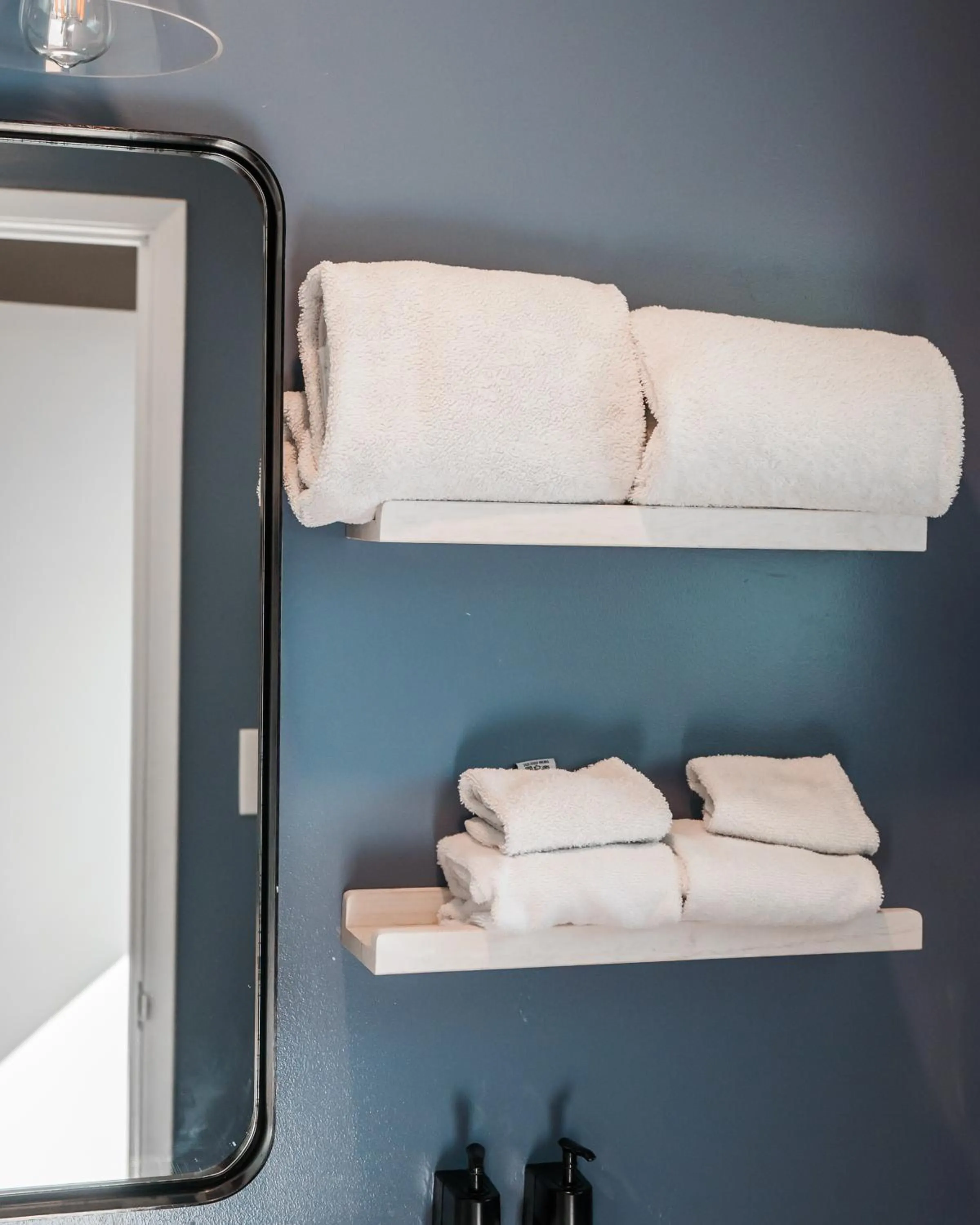 Bathroom, Bed in Sea Harbor Hotel - San Diego