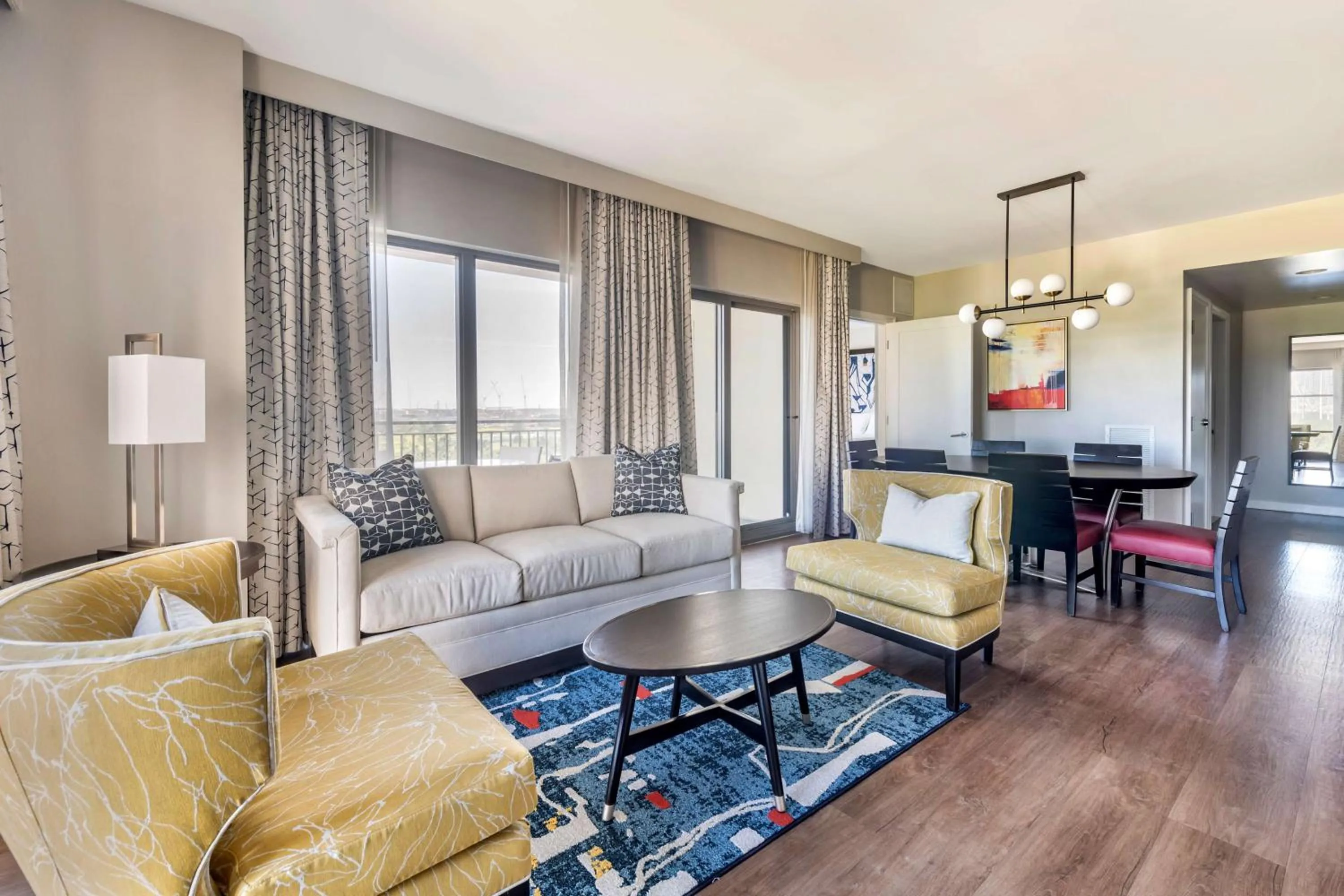 Living room in Hilton Grand Vacations Club Las Palmeras Orlando