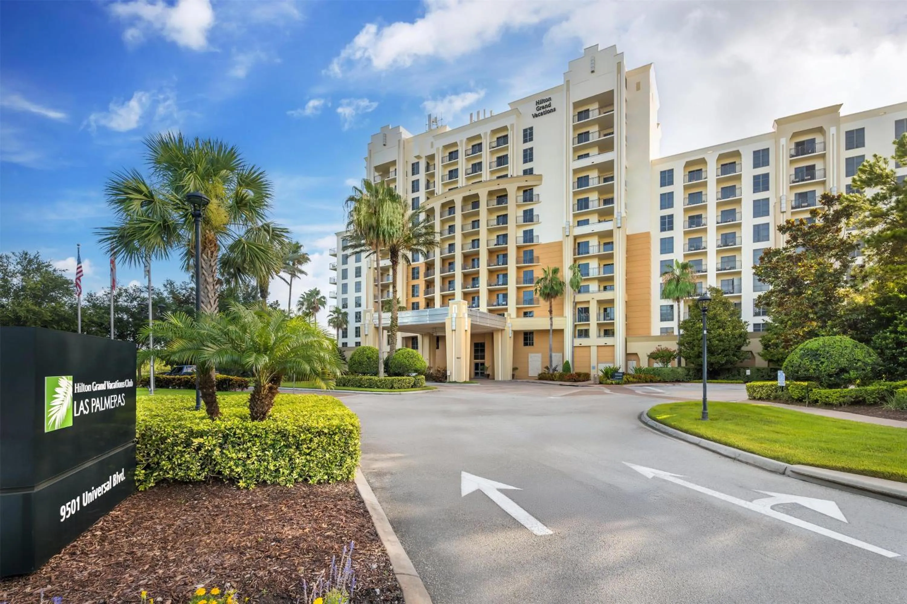 Property building in Hilton Grand Vacations Club Las Palmeras Orlando