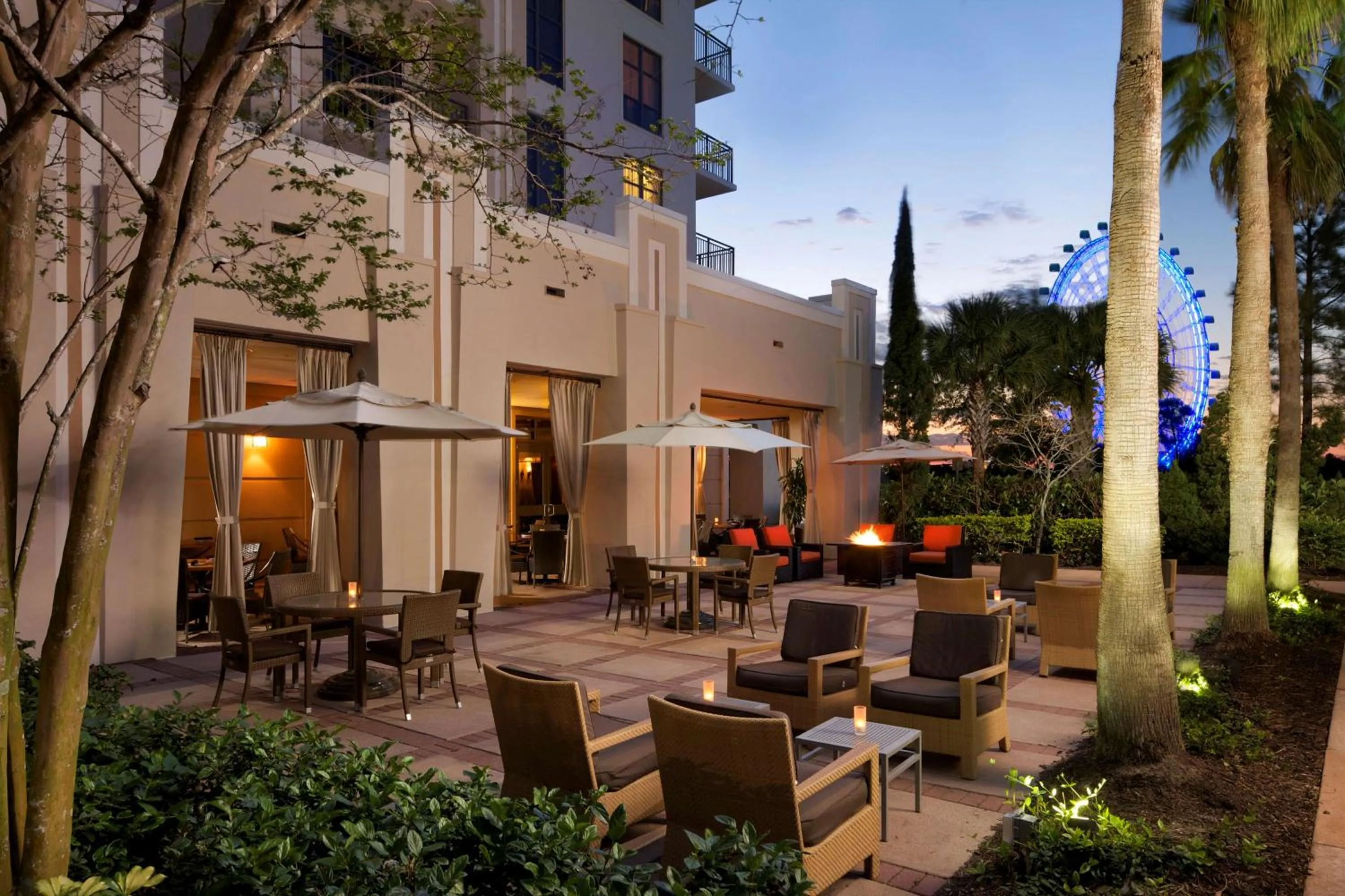 Property building in Hilton Grand Vacations Club Las Palmeras Orlando