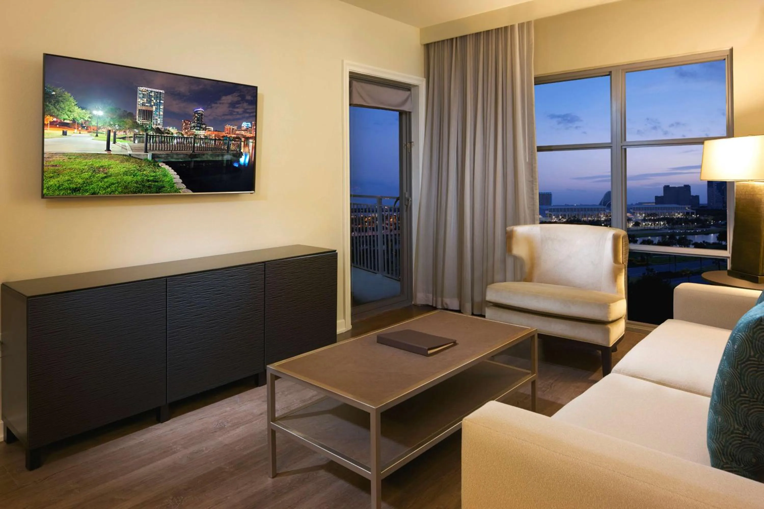 Living room in Hilton Grand Vacations Club Las Palmeras Orlando