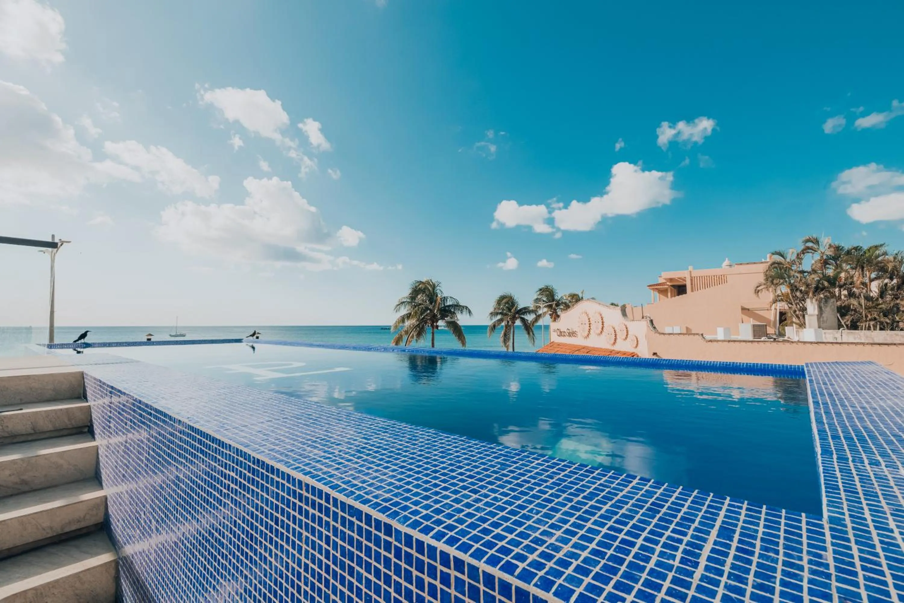 Swimming pool in Hotel Puerto Libre