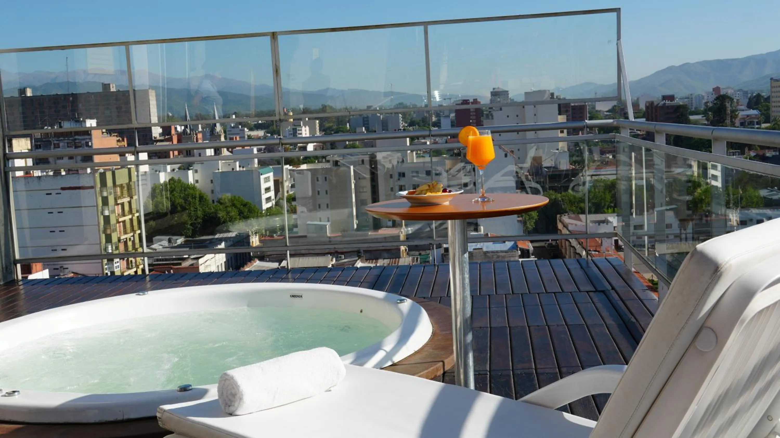 Hot Tub in Design Suites Salta