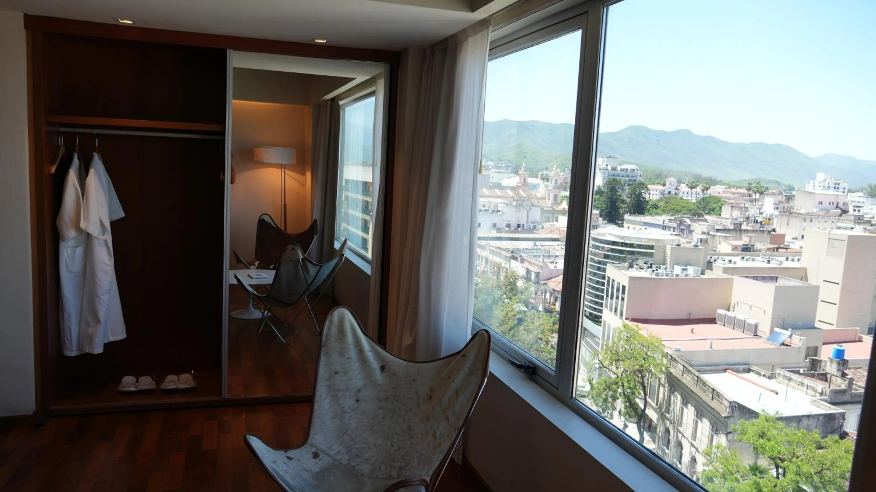 Photo of the whole room in Design Suites Salta