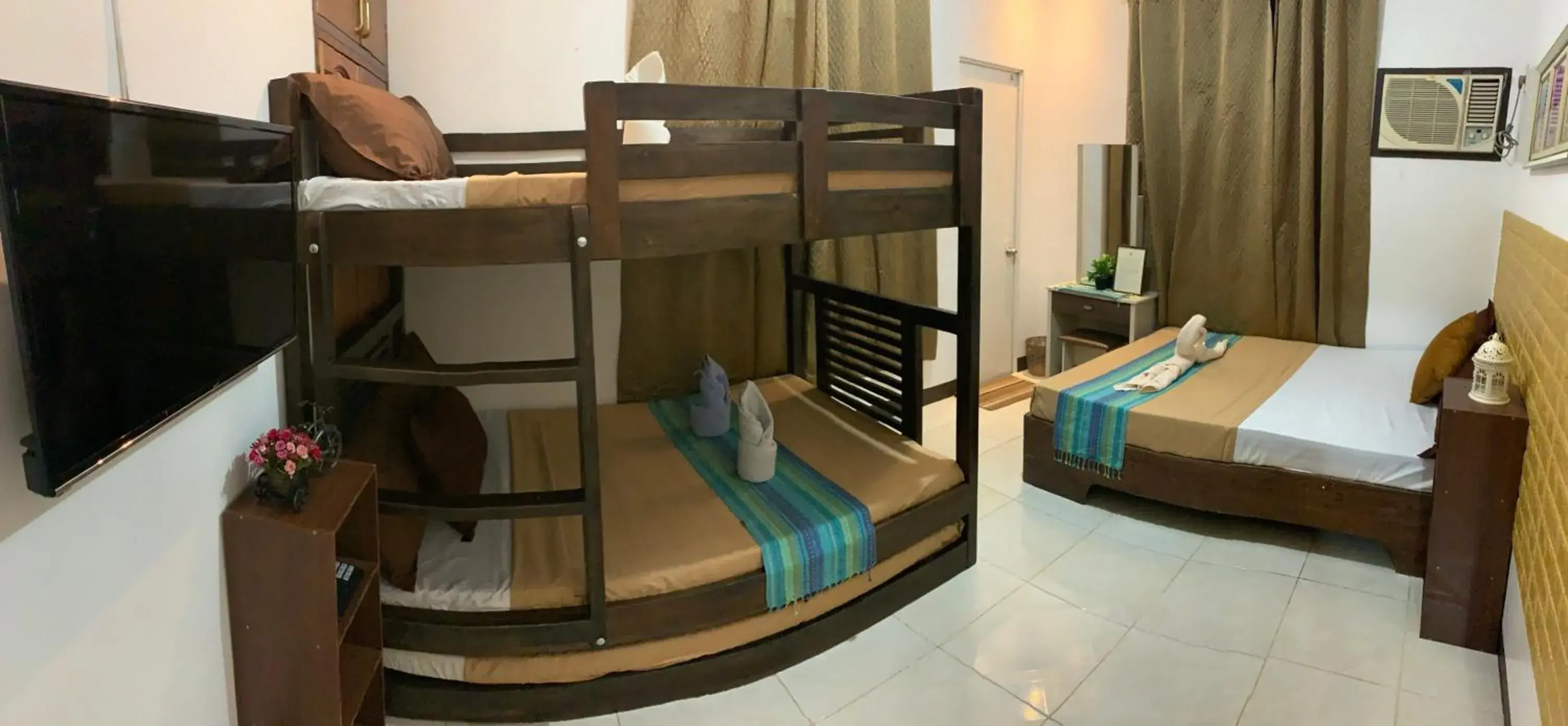 Deluxe Family Room in Prim Travellers Inn Deluxe Family Room in Prim Travellers Inn