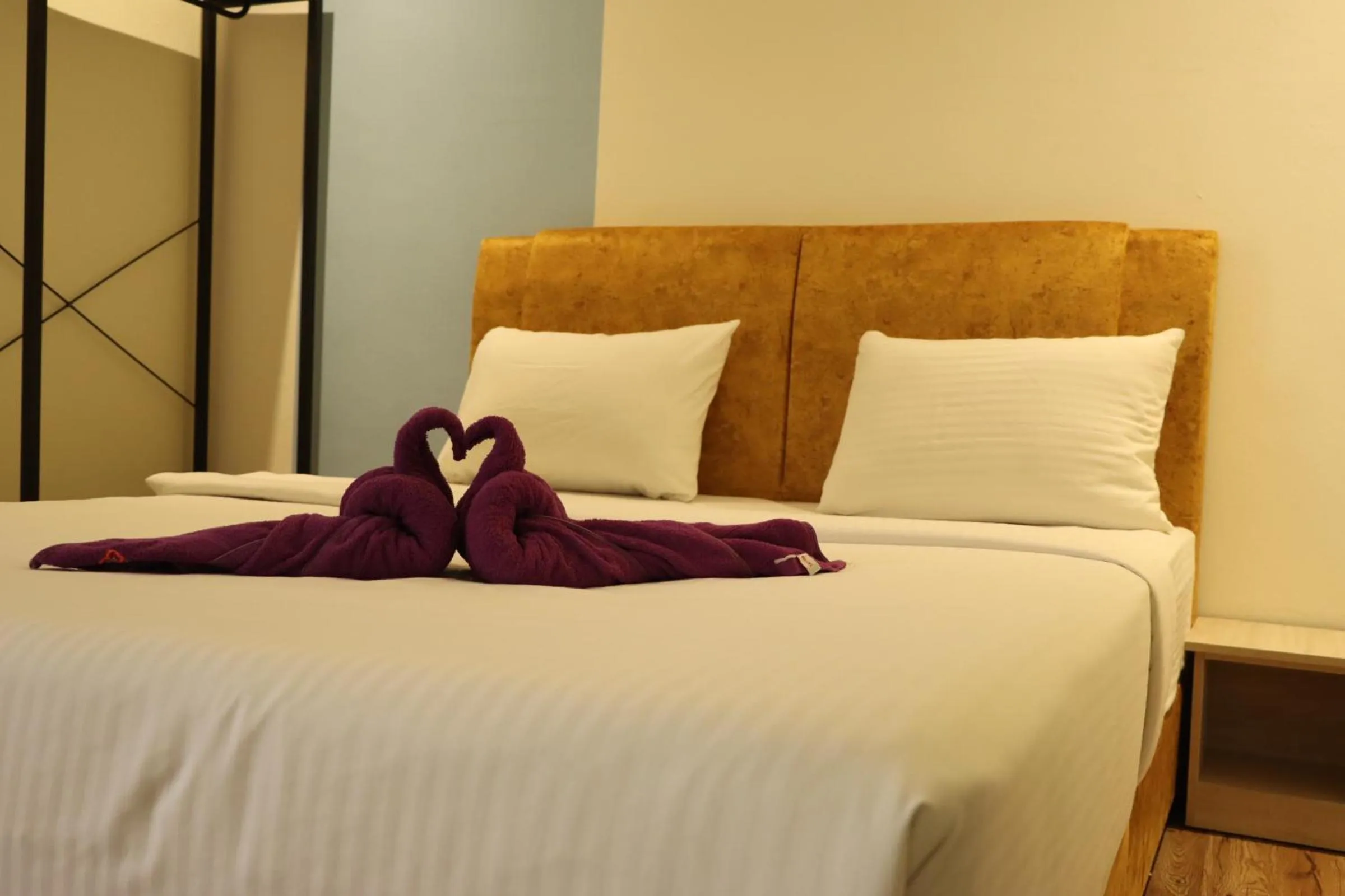 View (from property/room), Bed in Oscar Inn