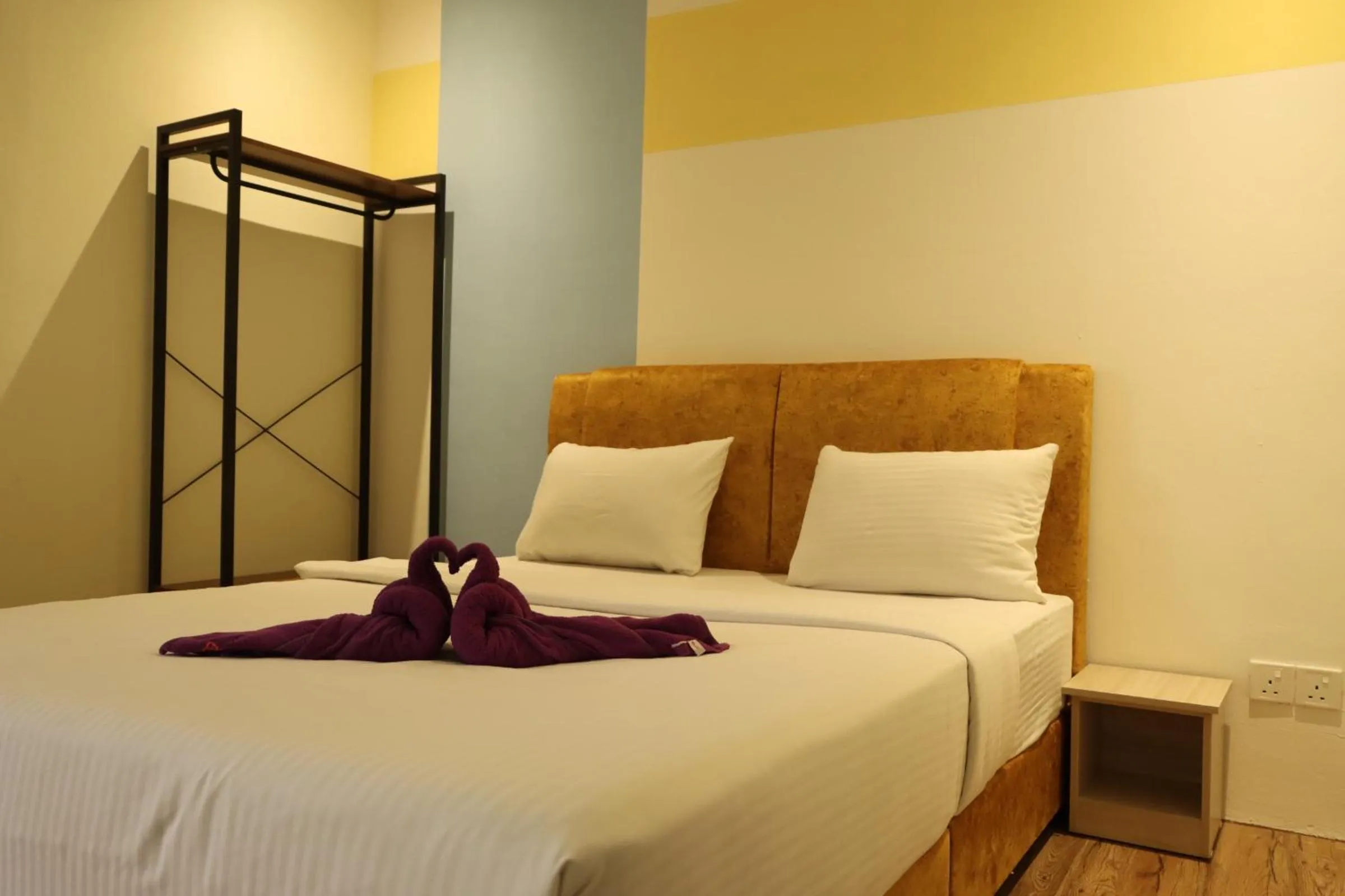 Photo of the whole room, Bed in Oscar Inn