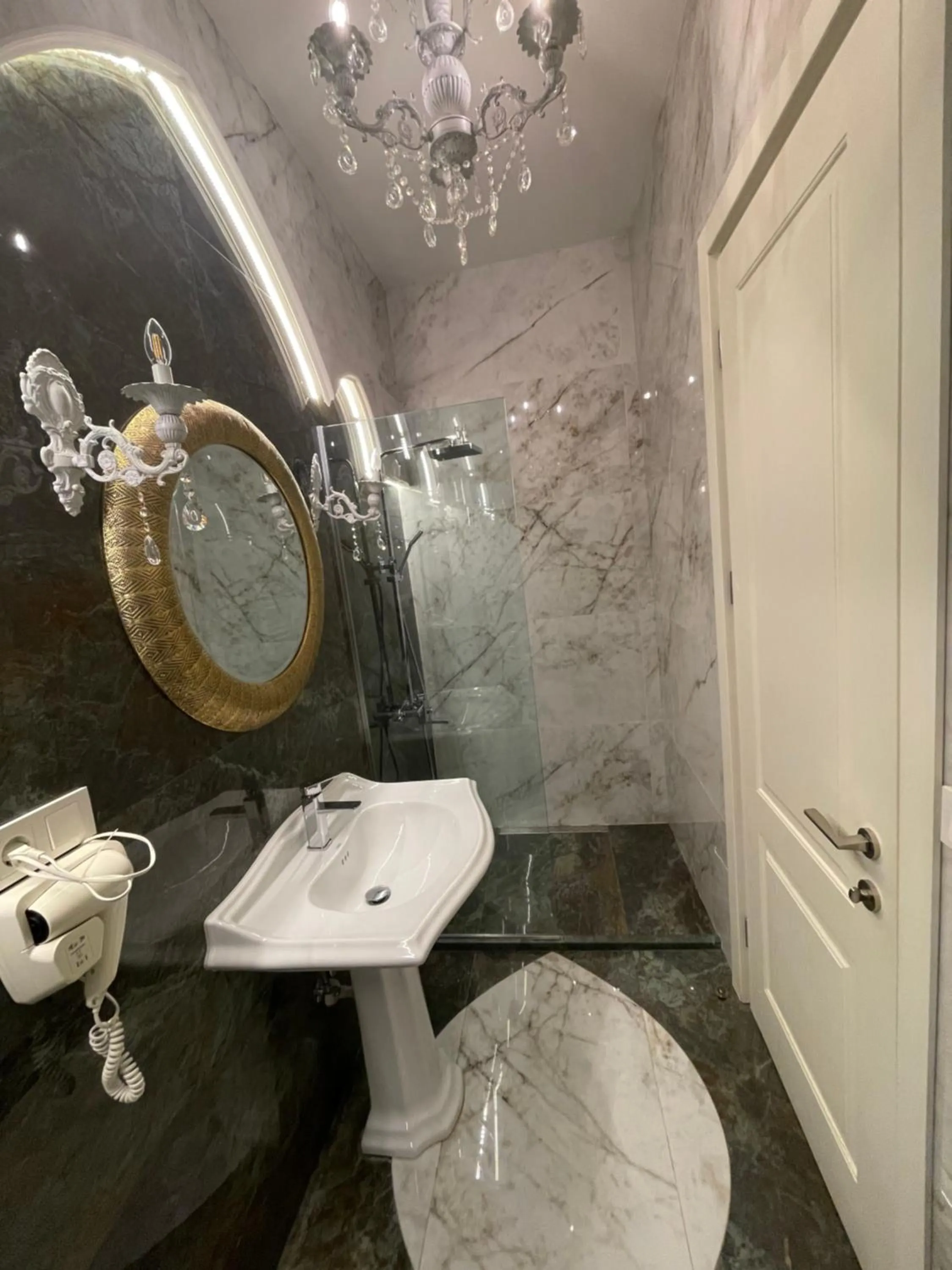 Shower in Rikhe palace boutique hotel