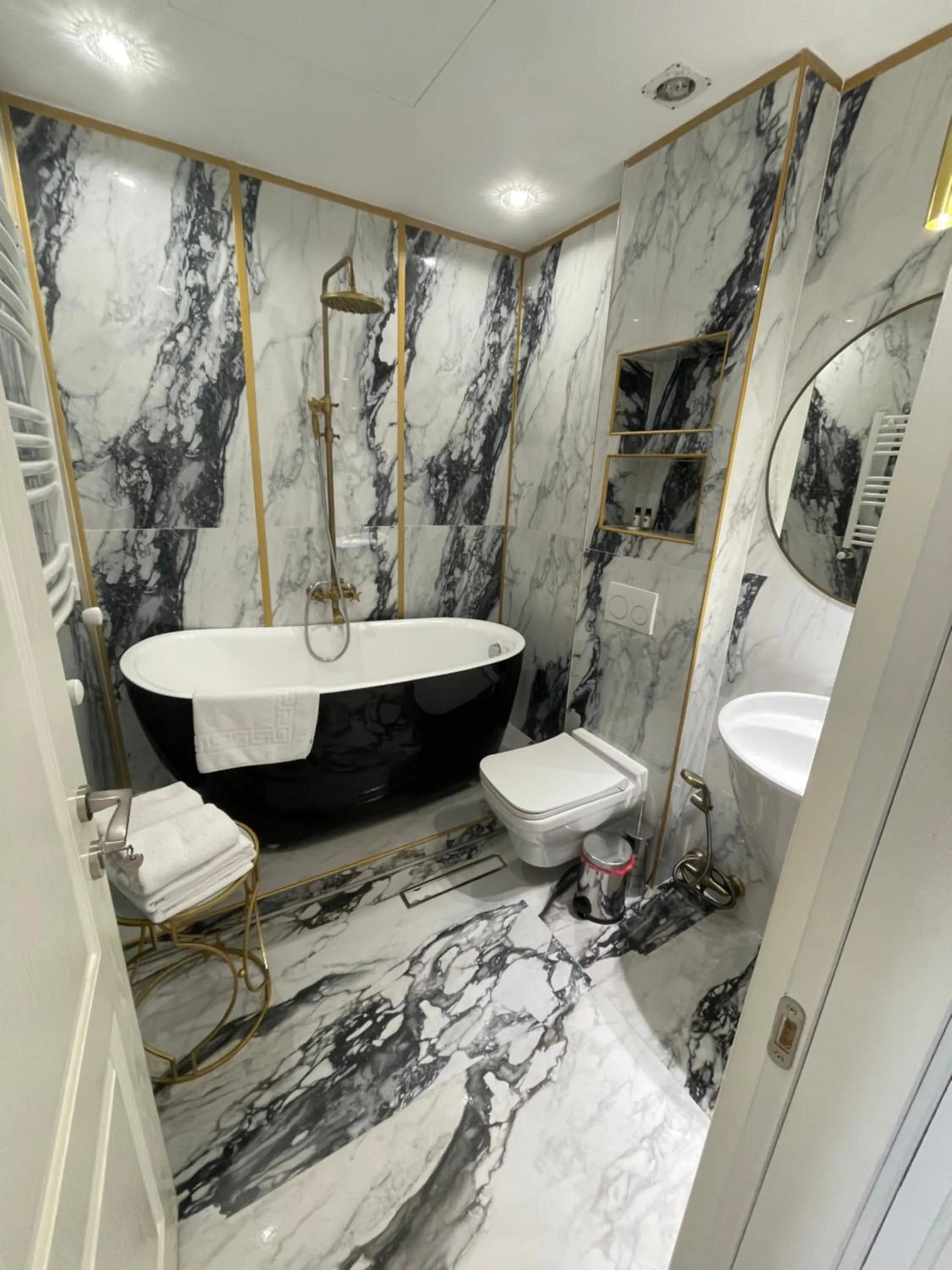 Shower in Rikhe palace boutique hotel