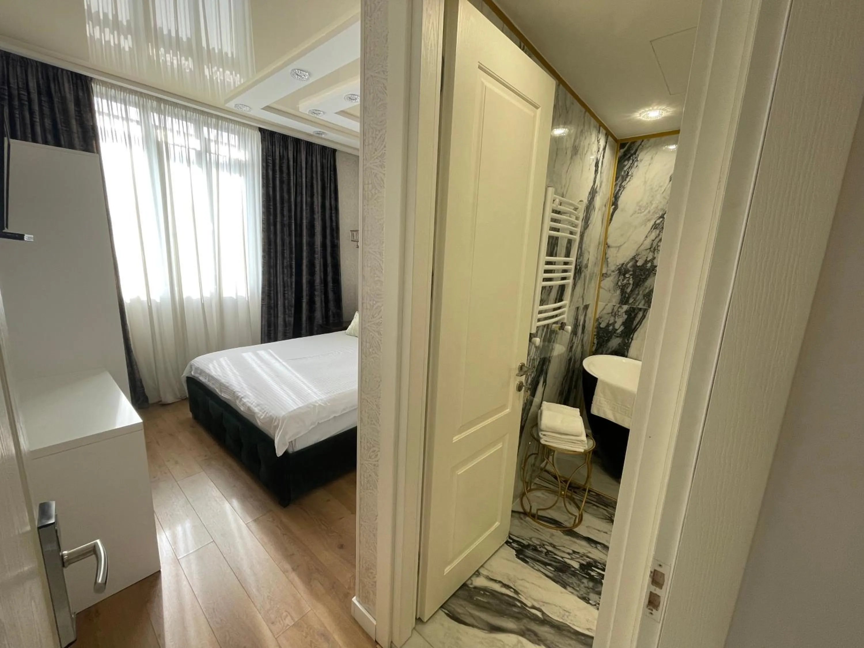 Shower, Bed in Rikhe palace boutique hotel