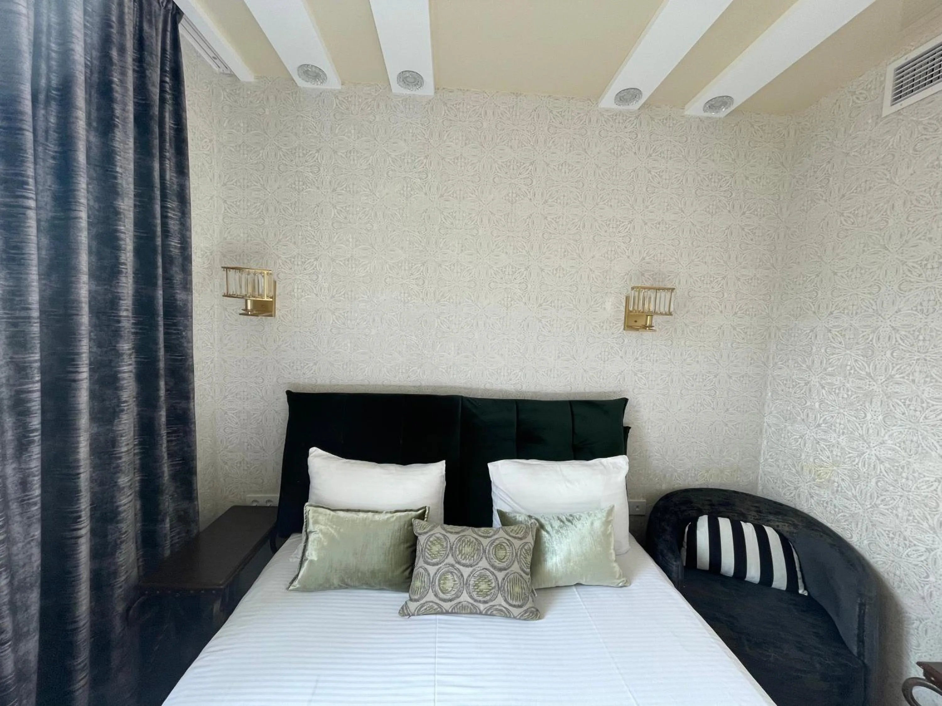 Bed in Rikhe palace boutique hotel