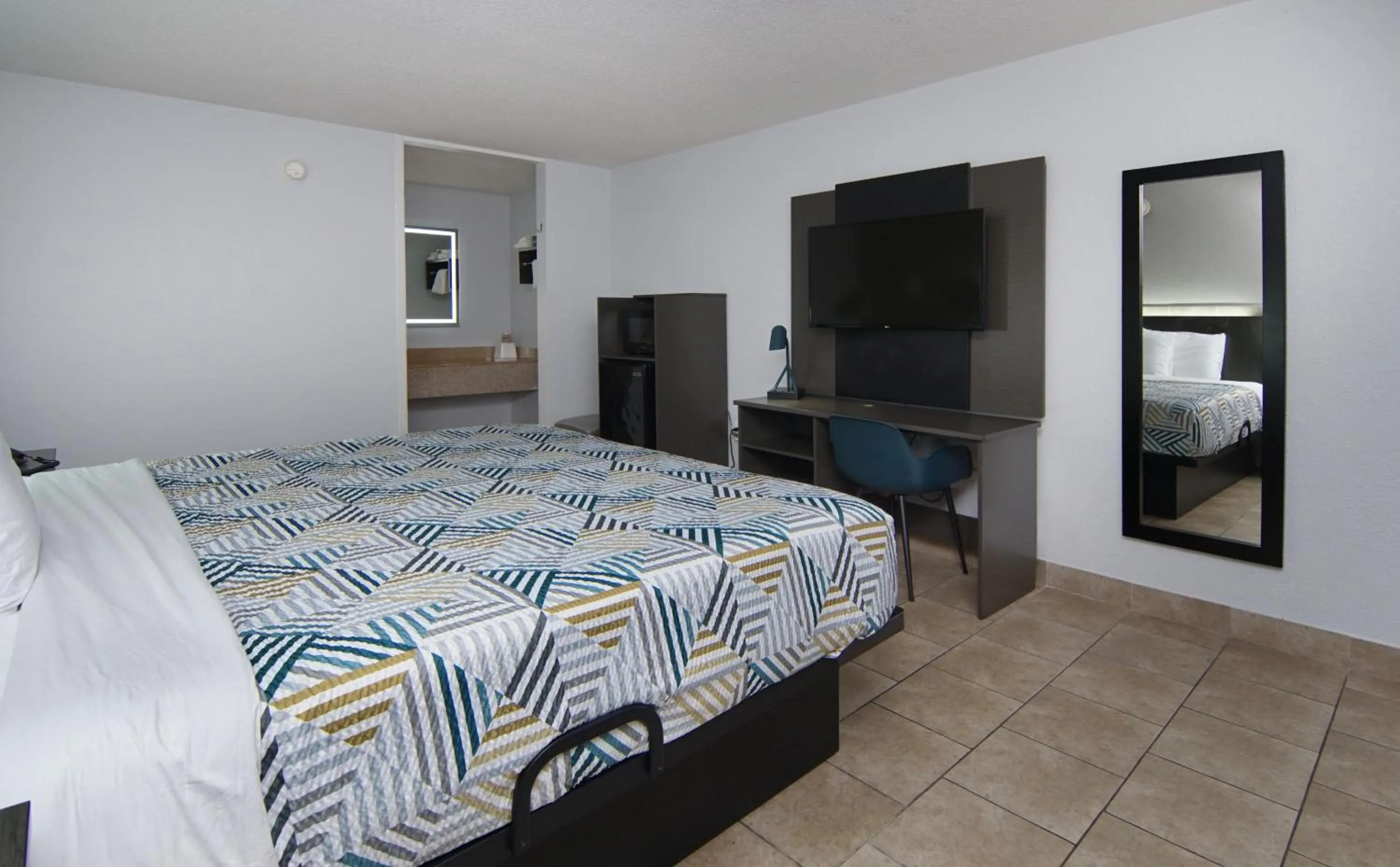 Bedroom, Bed in Motel 6 Mesquite, TX Town East