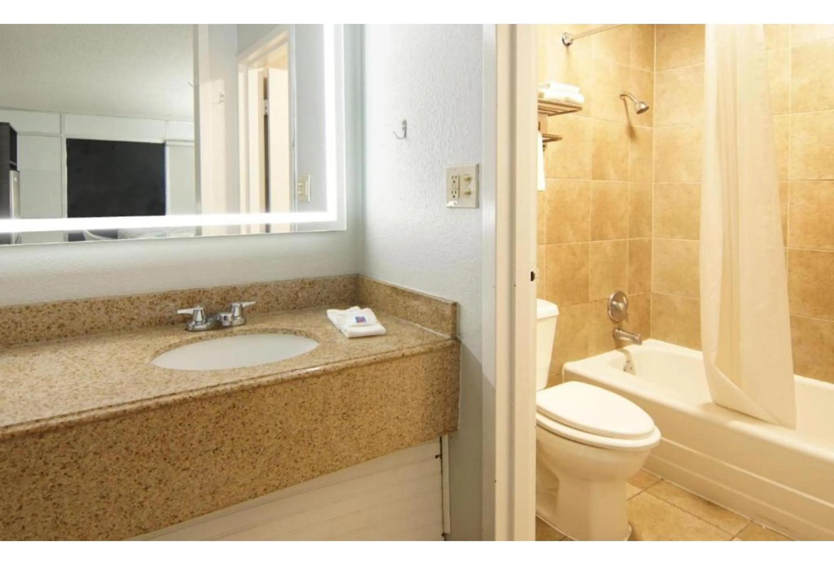 Bathroom in Motel 6 Mesquite, TX Town East