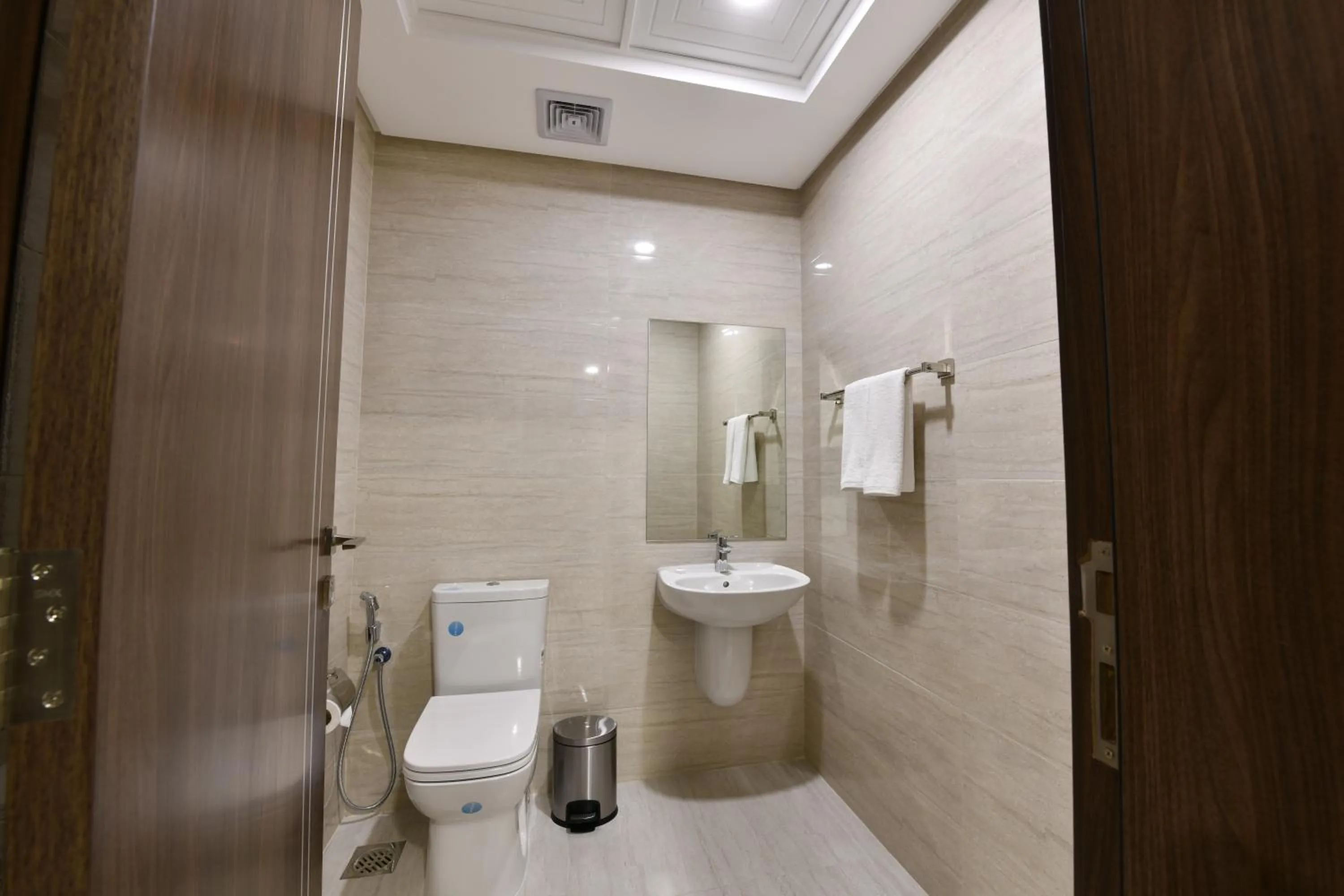 Toilet in JUFFAIR BOULEVARD HOTEL & SUITES
