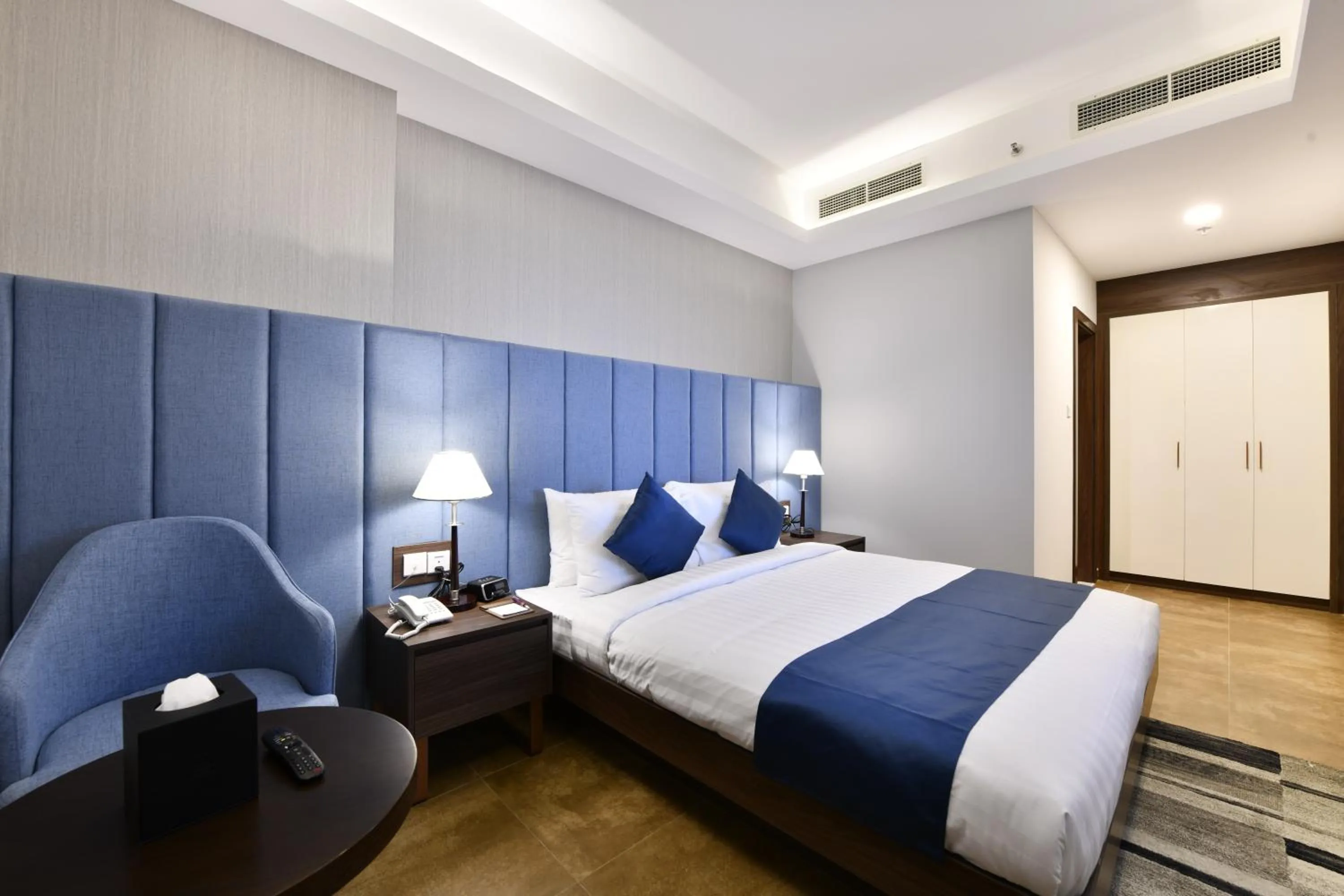 Bedroom, Bed in JUFFAIR BOULEVARD HOTEL & SUITES