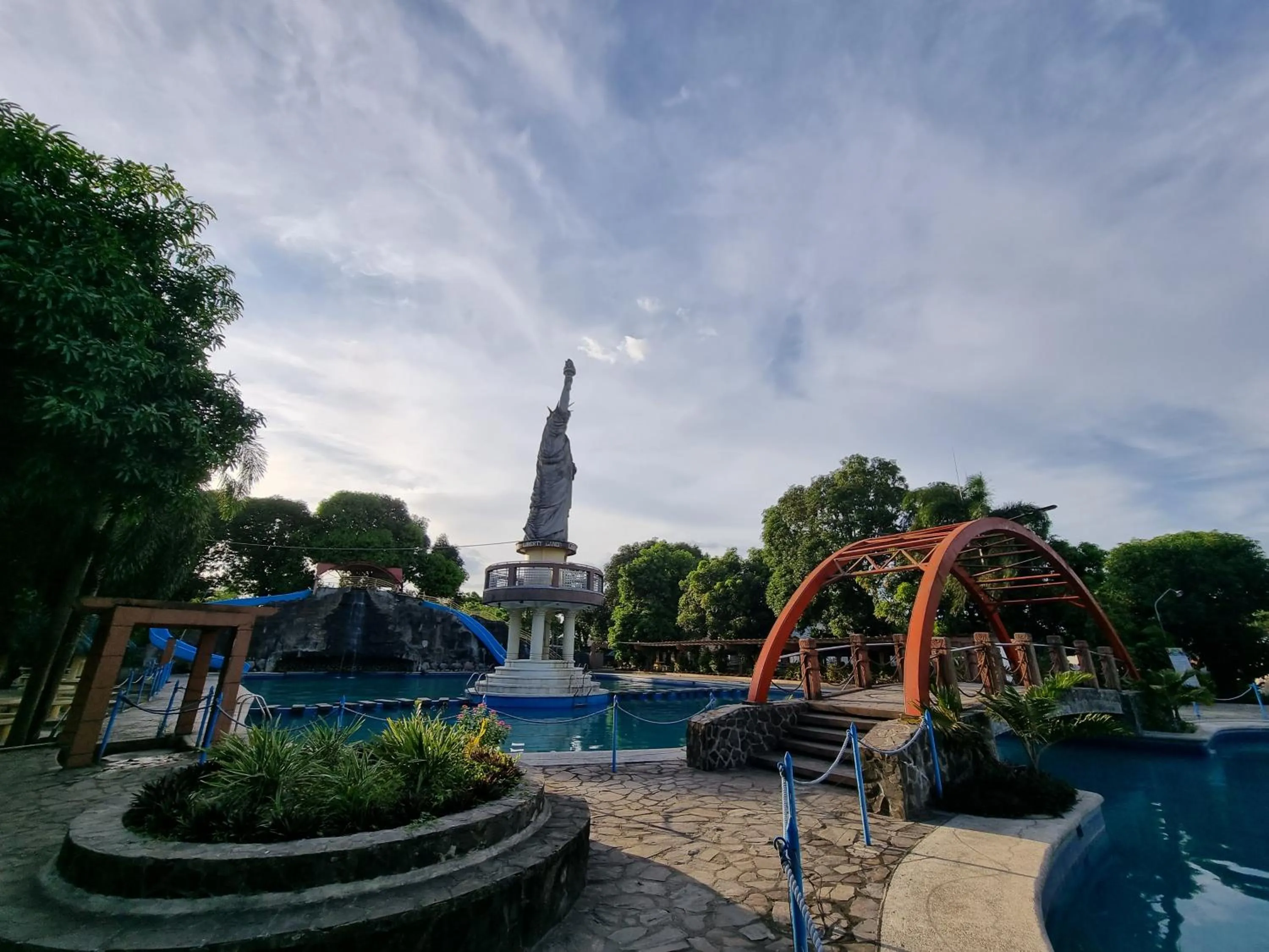Swimming pool in Libertyland Waterpark Resort