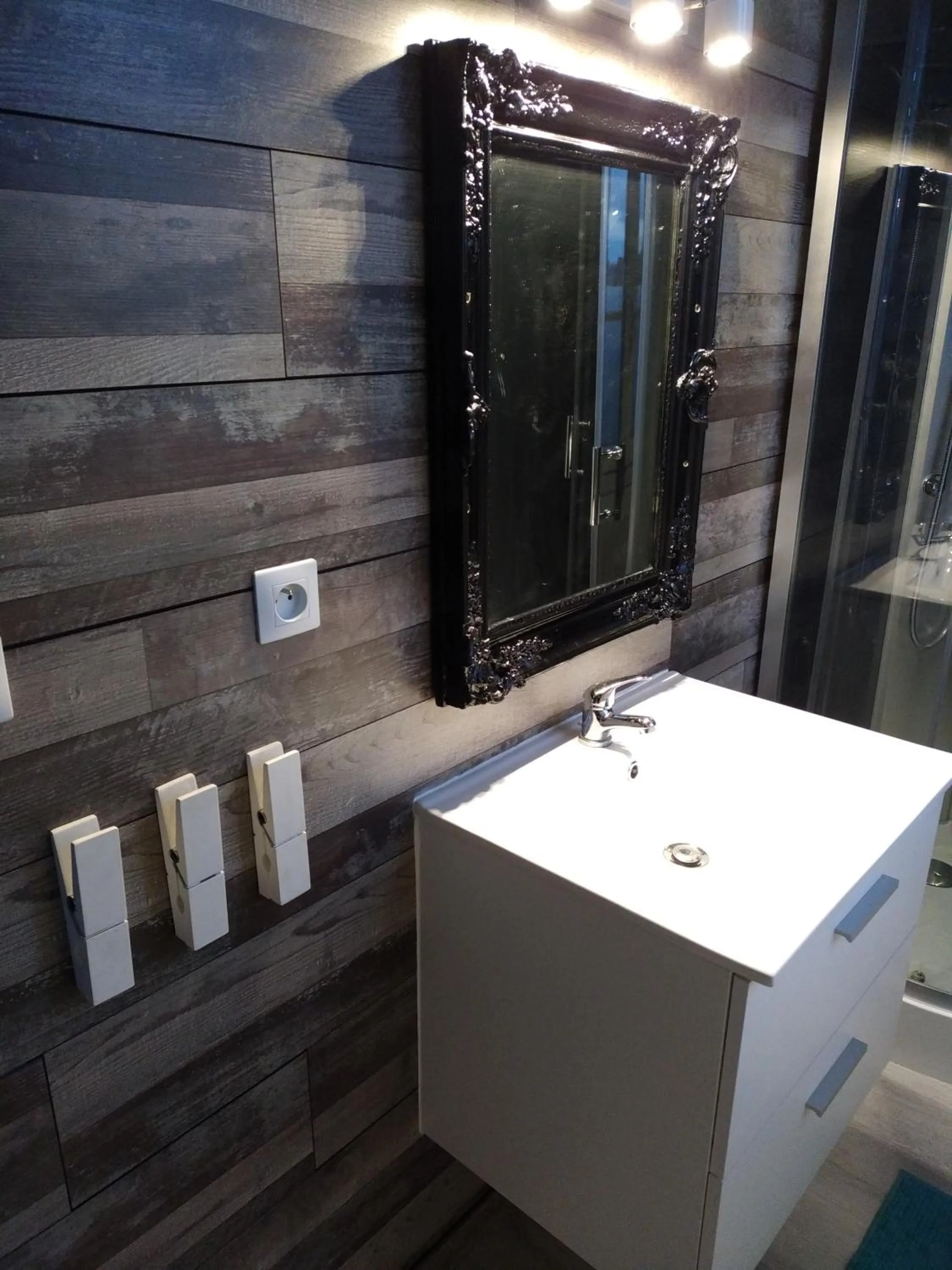 Bathroom in Studio et chambres d'hôtes les nuits de Gesnes