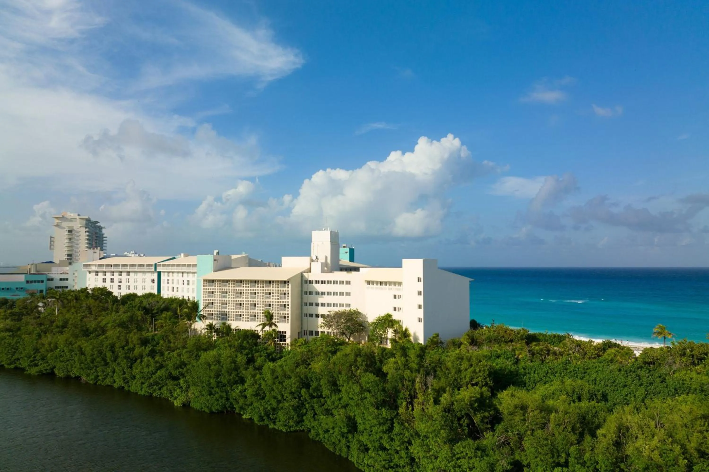 Property building in The Westin Resort & Spa Cancun