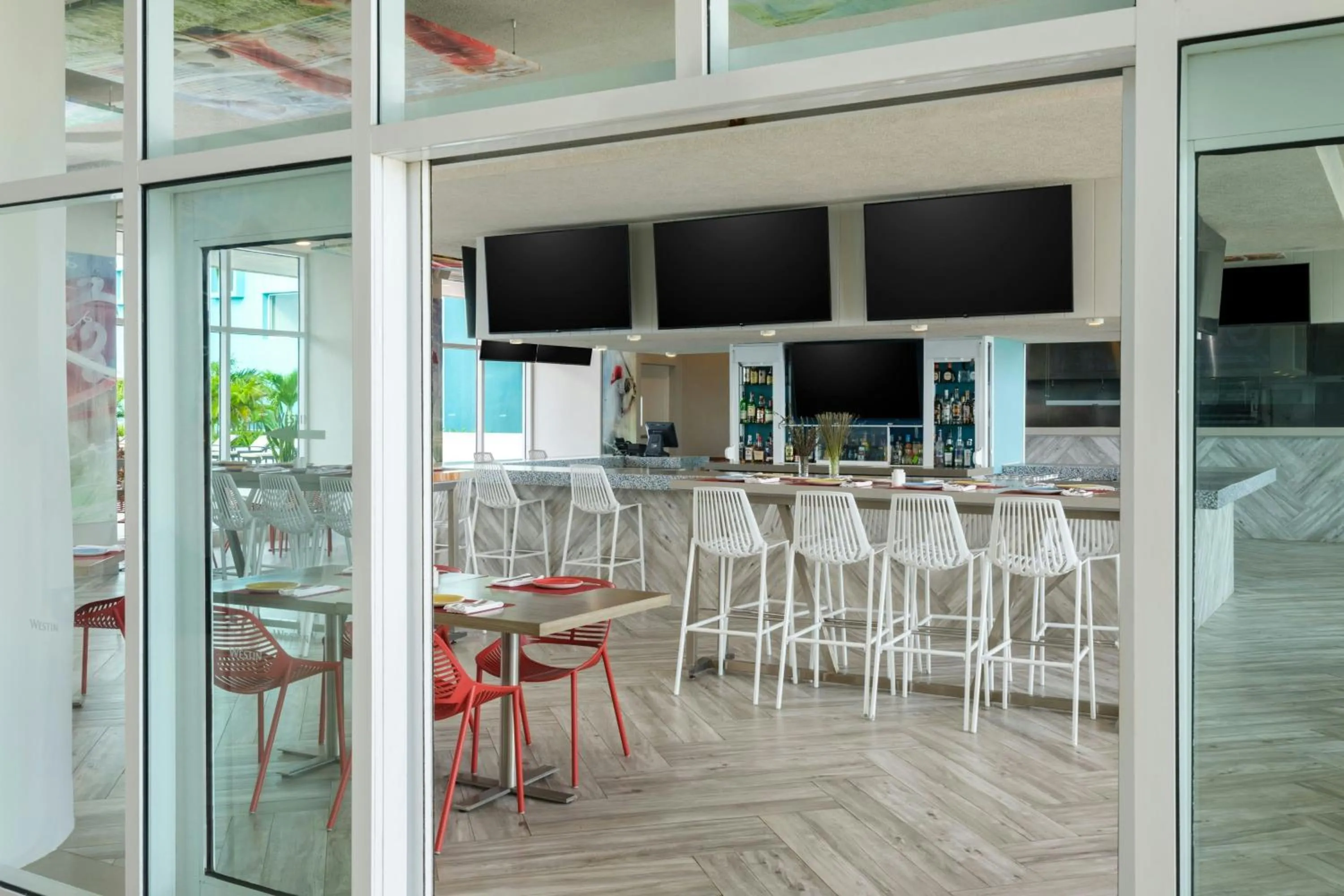 Lounge or bar in The Westin Resort & Spa Cancun