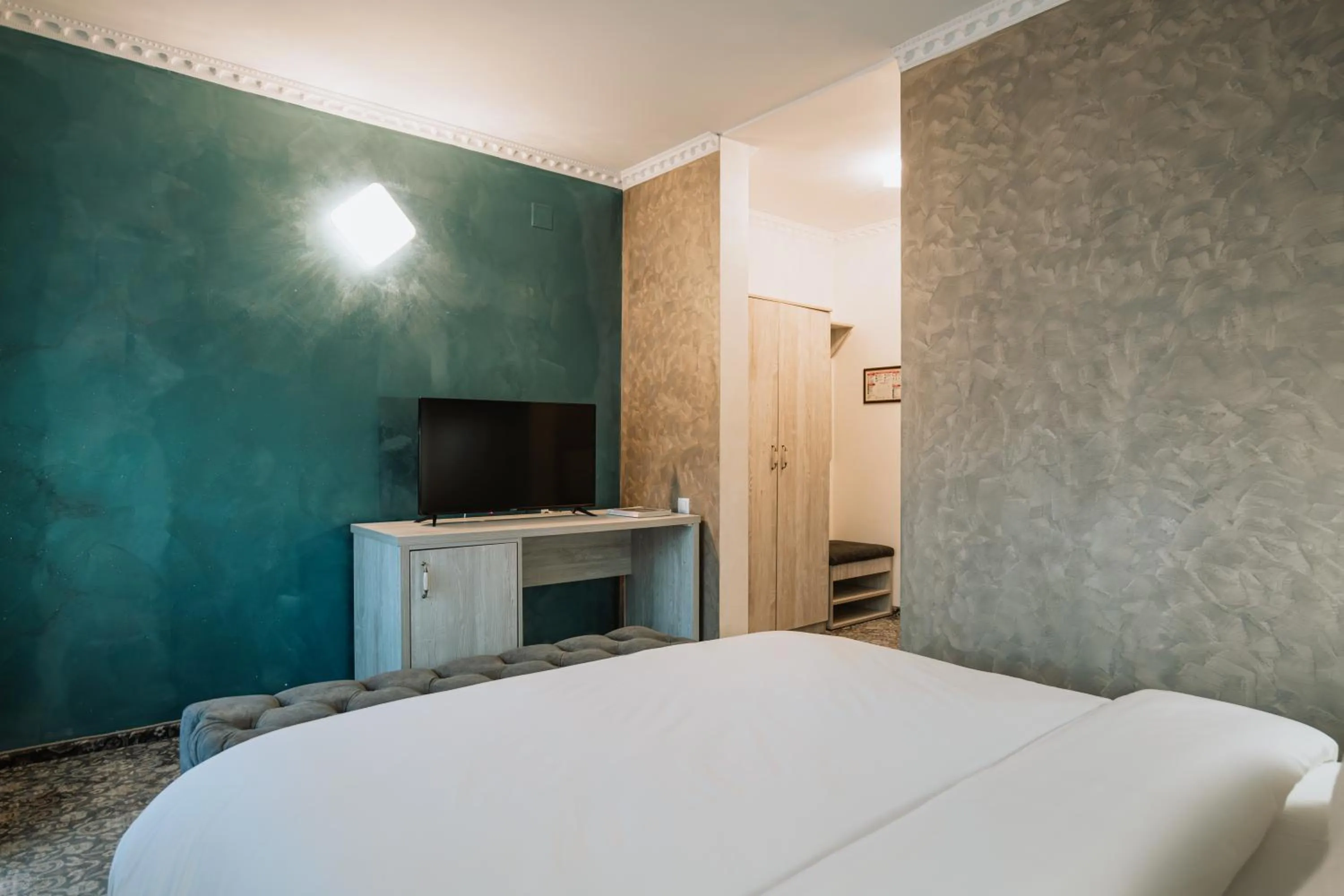 Bedroom, Bed in Suru Hotel & Restaurant