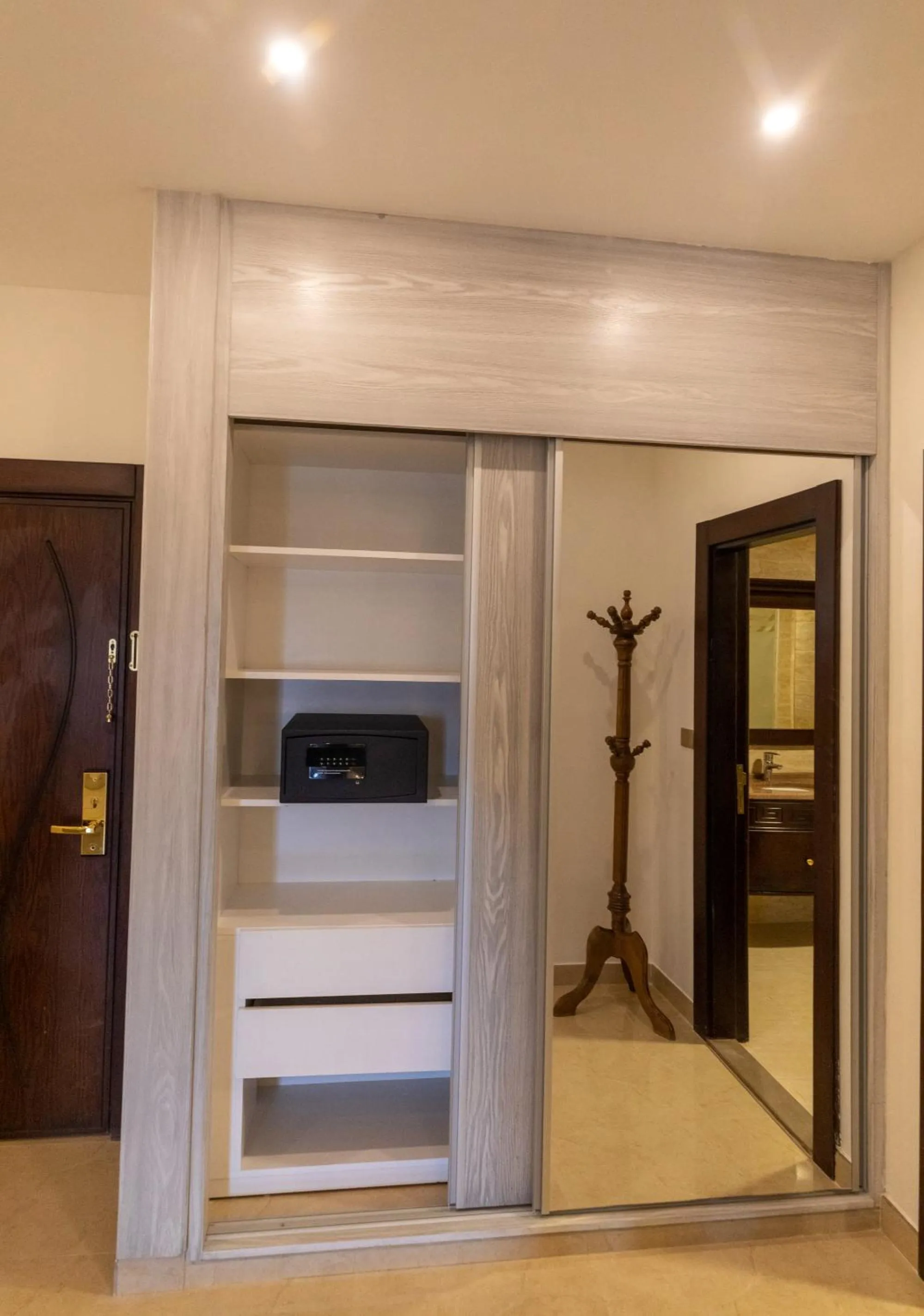 wardrobe, Bed in Petra Canyon Hotel