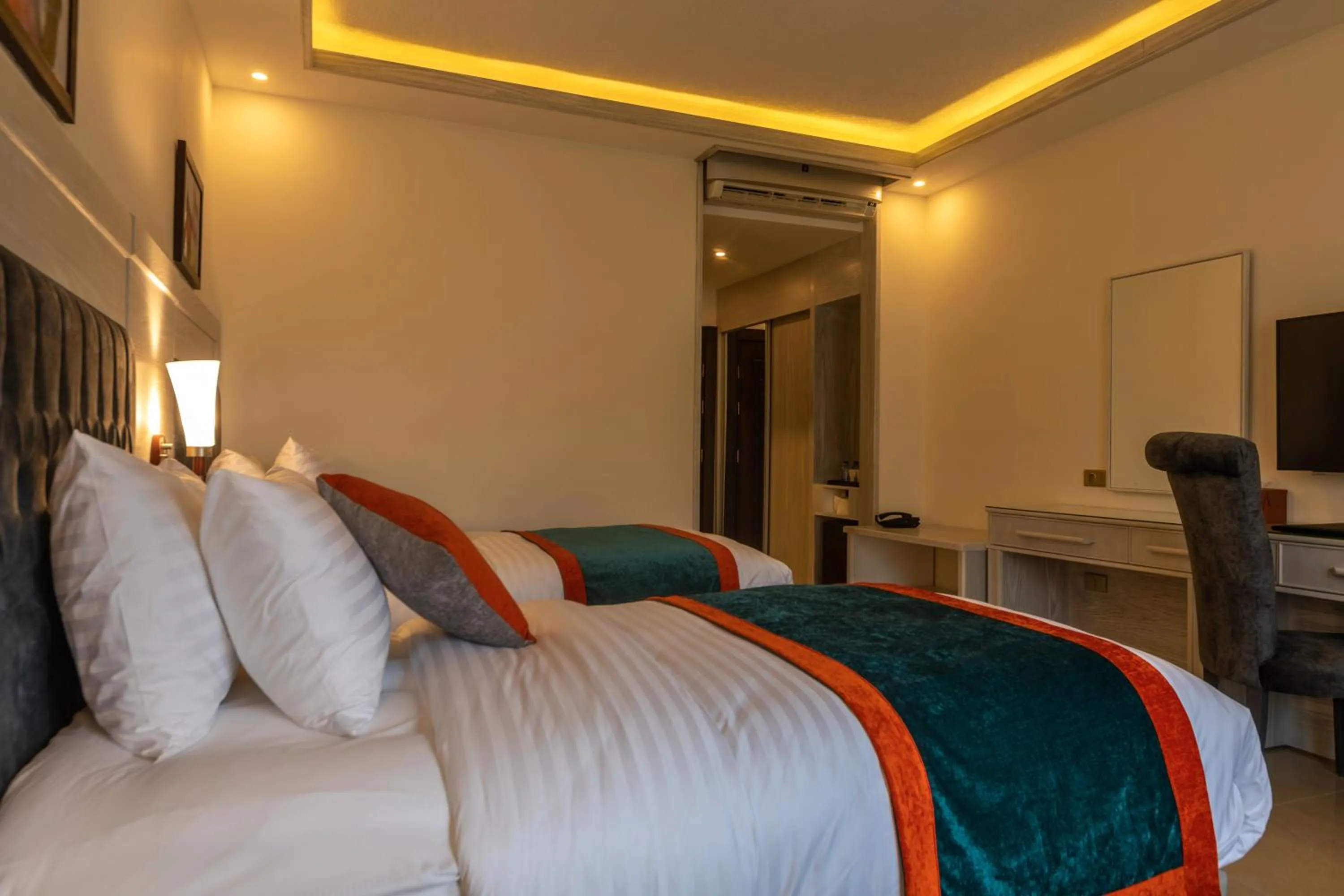 Bedroom, Bed in Petra Canyon Hotel