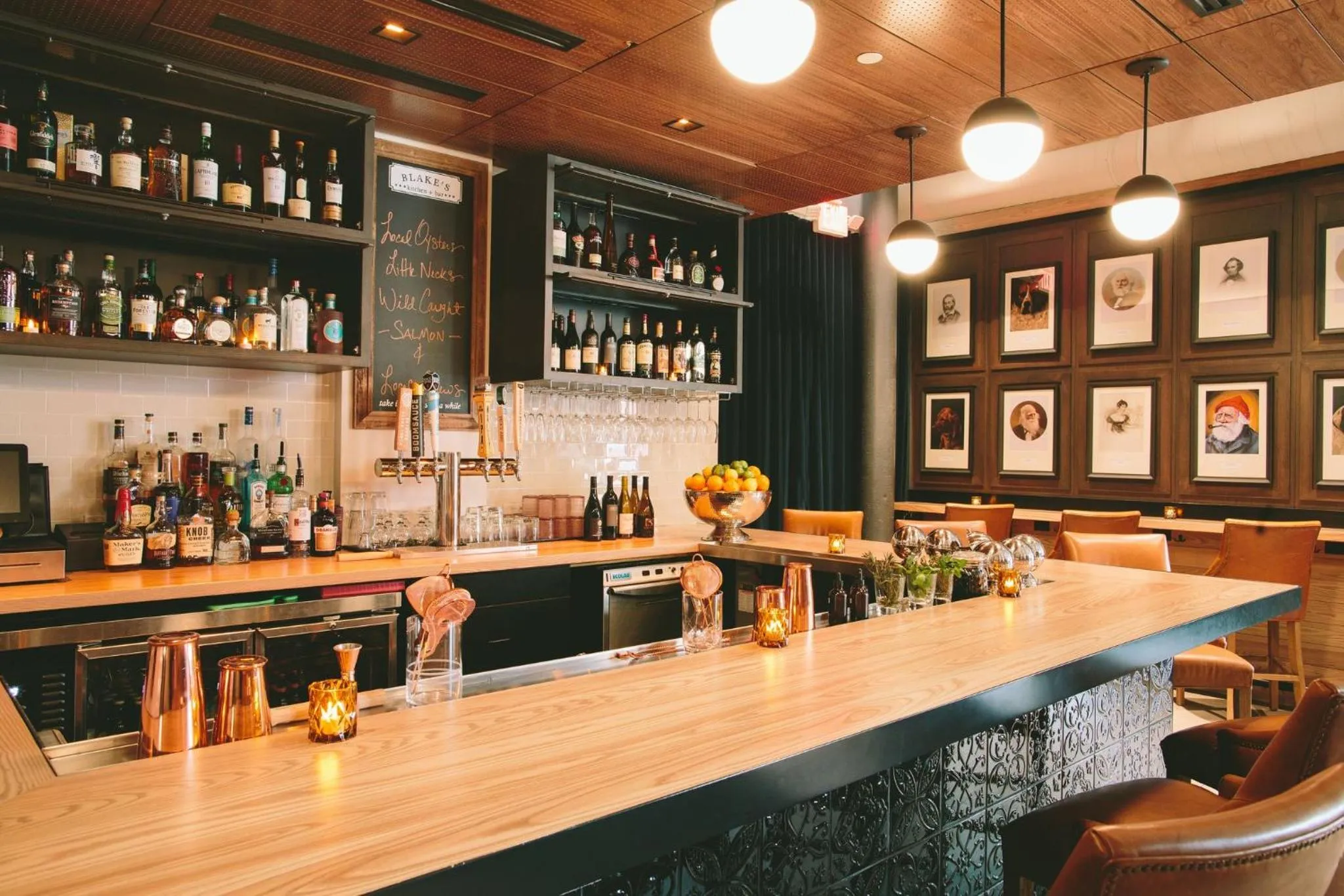 Lounge or bar in Hotel Indigo Boston Garden by IHG