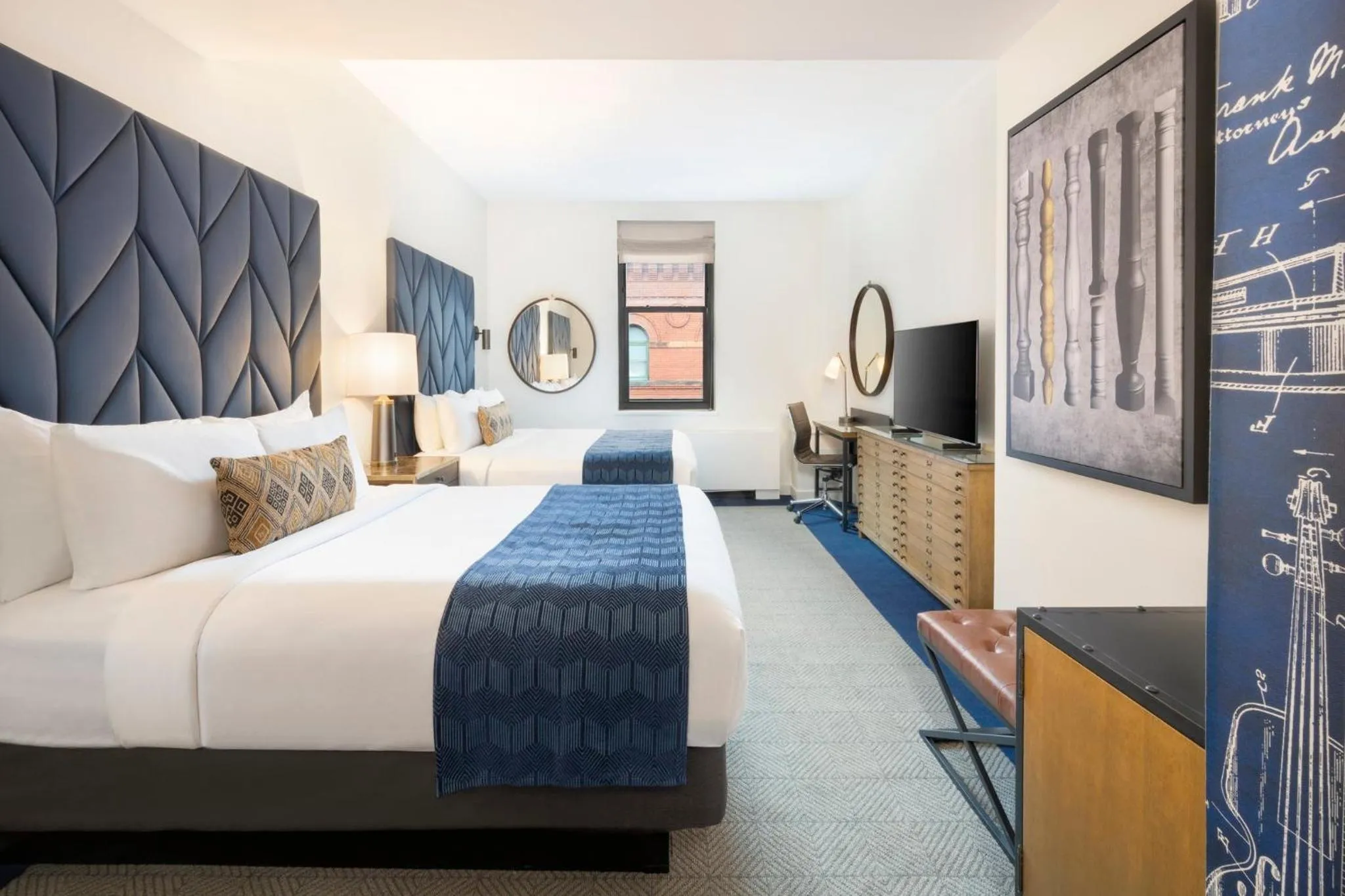 Photo of the whole room, Bed in Hotel Indigo Boston Garden by IHG