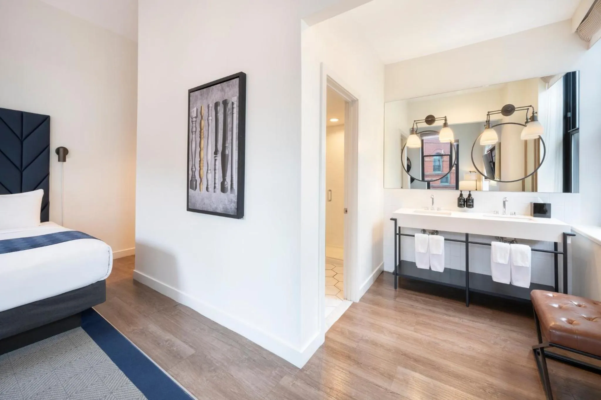 Photo of the whole room, Bed in Hotel Indigo Boston Garden by IHG