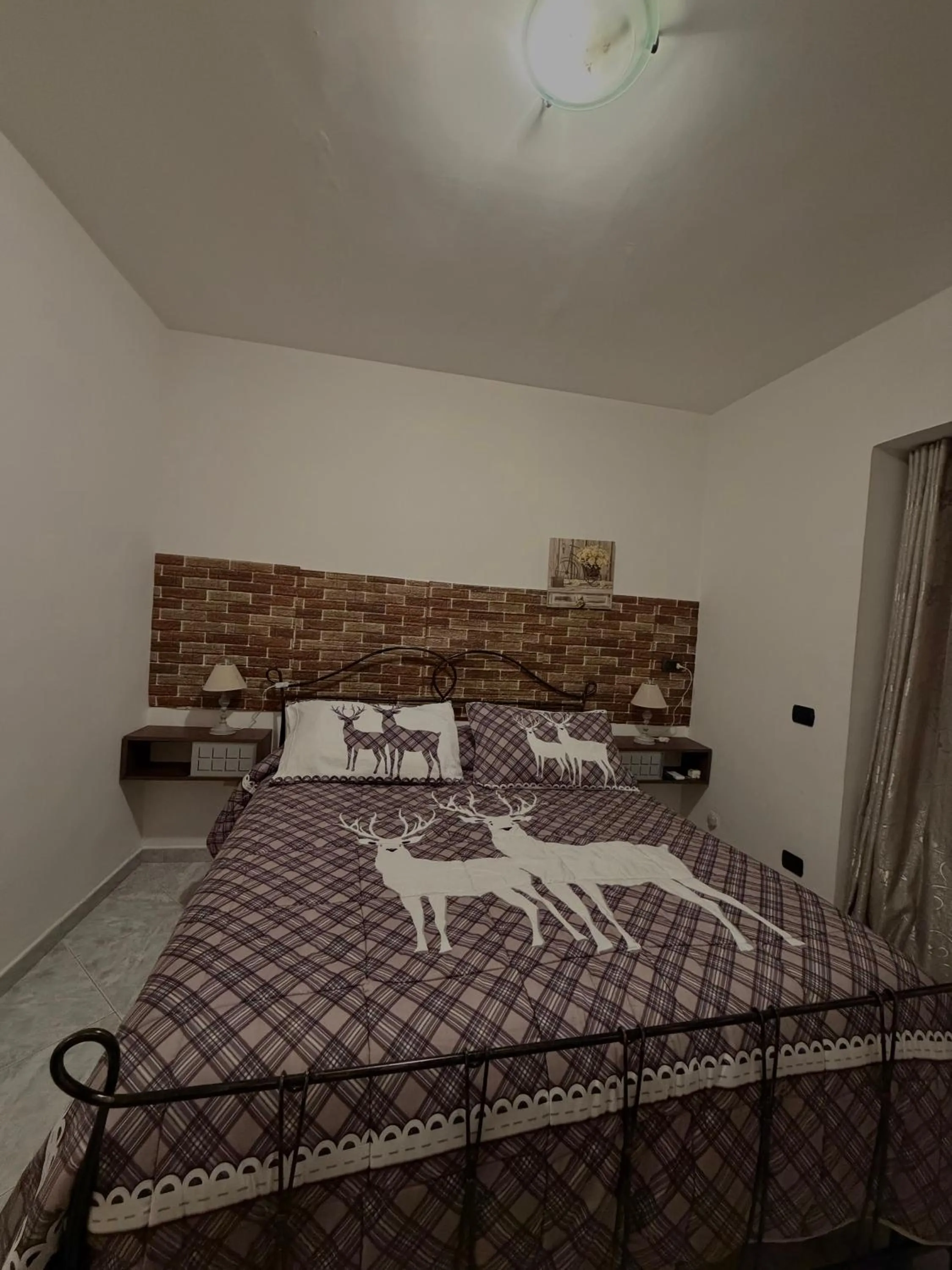 Bed in Camera dell' antico Arco Romano