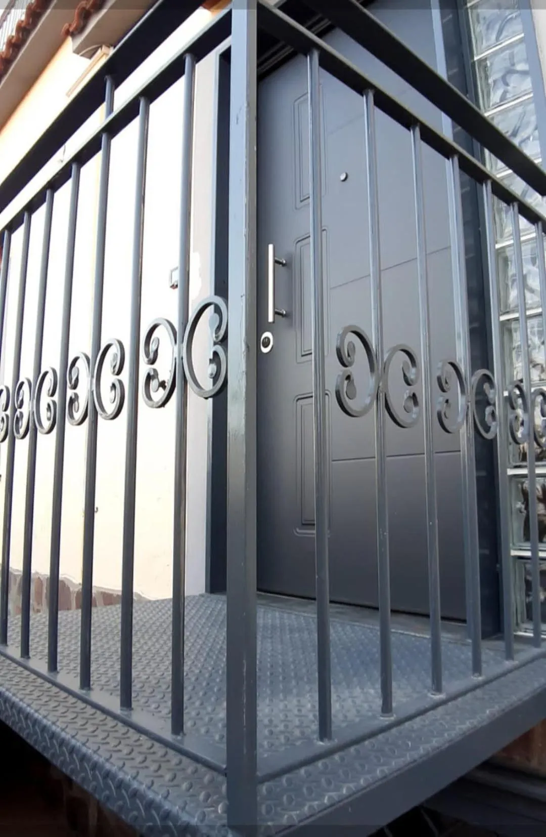Facade/entrance in Camera dell' antico Arco Romano