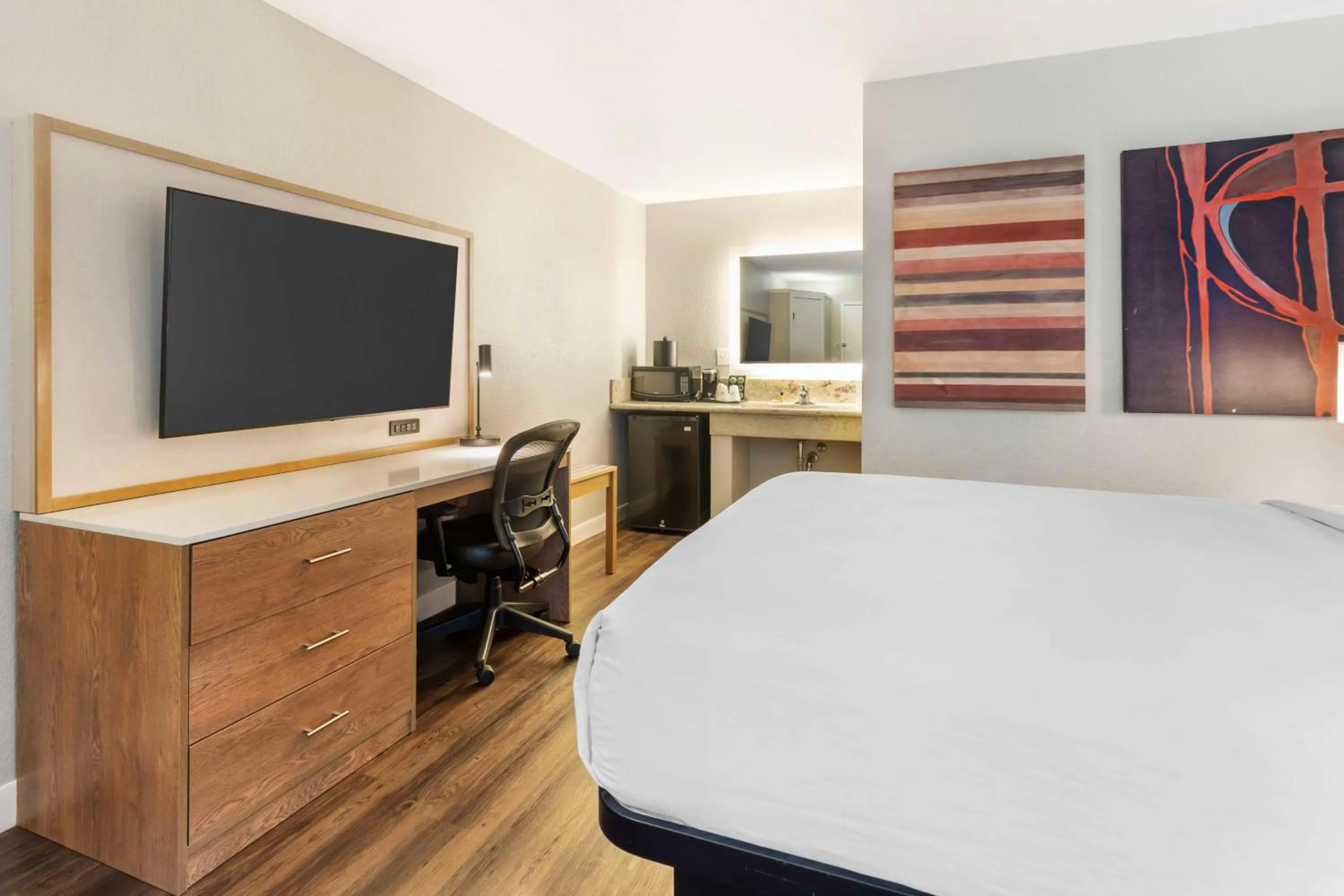 Bedroom, Bed in Best Western Plus Rancho Cordova Inn