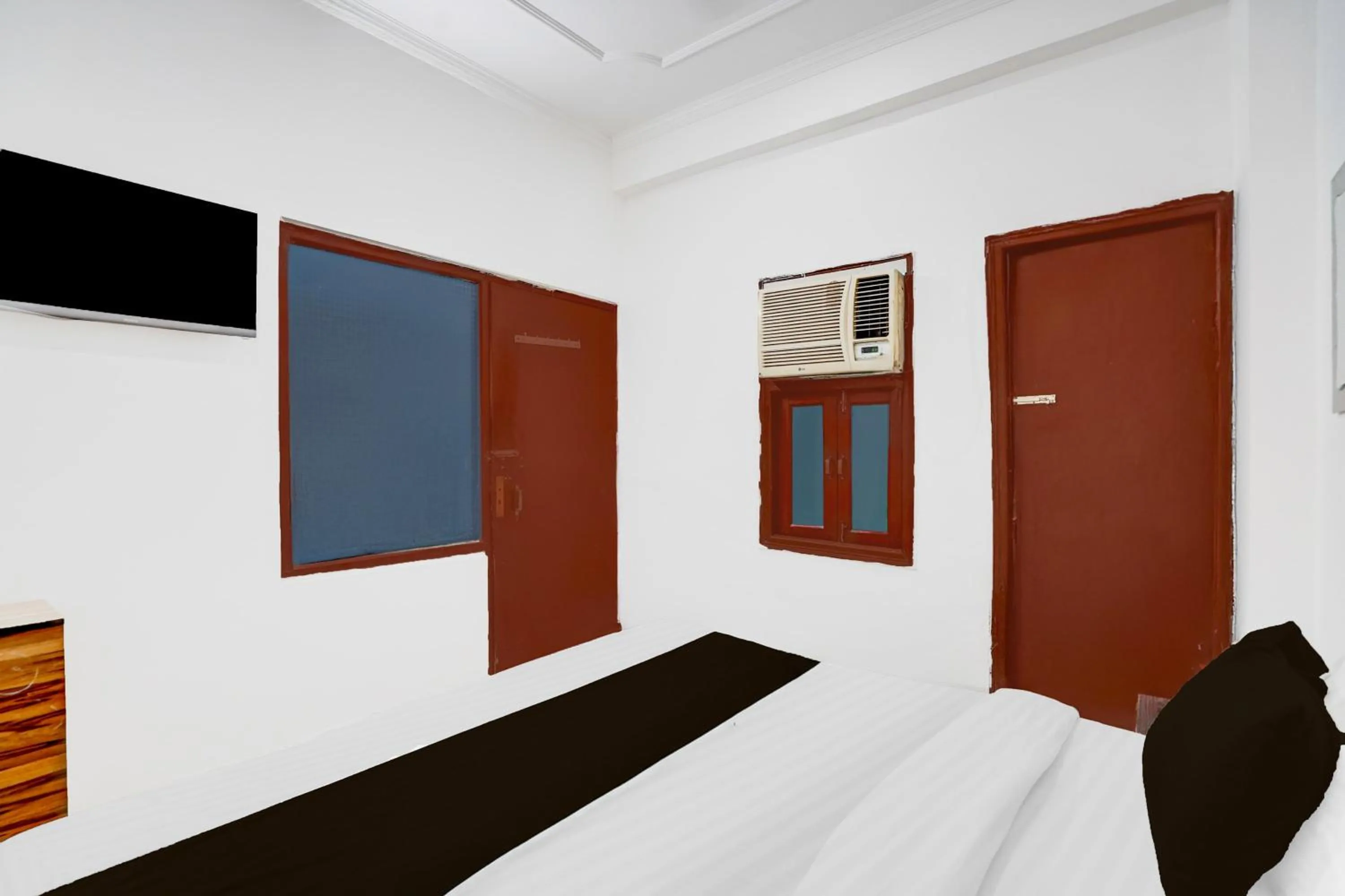 Bedroom, Bed in Hotel O Shilpgram Taj Mahal East Gate