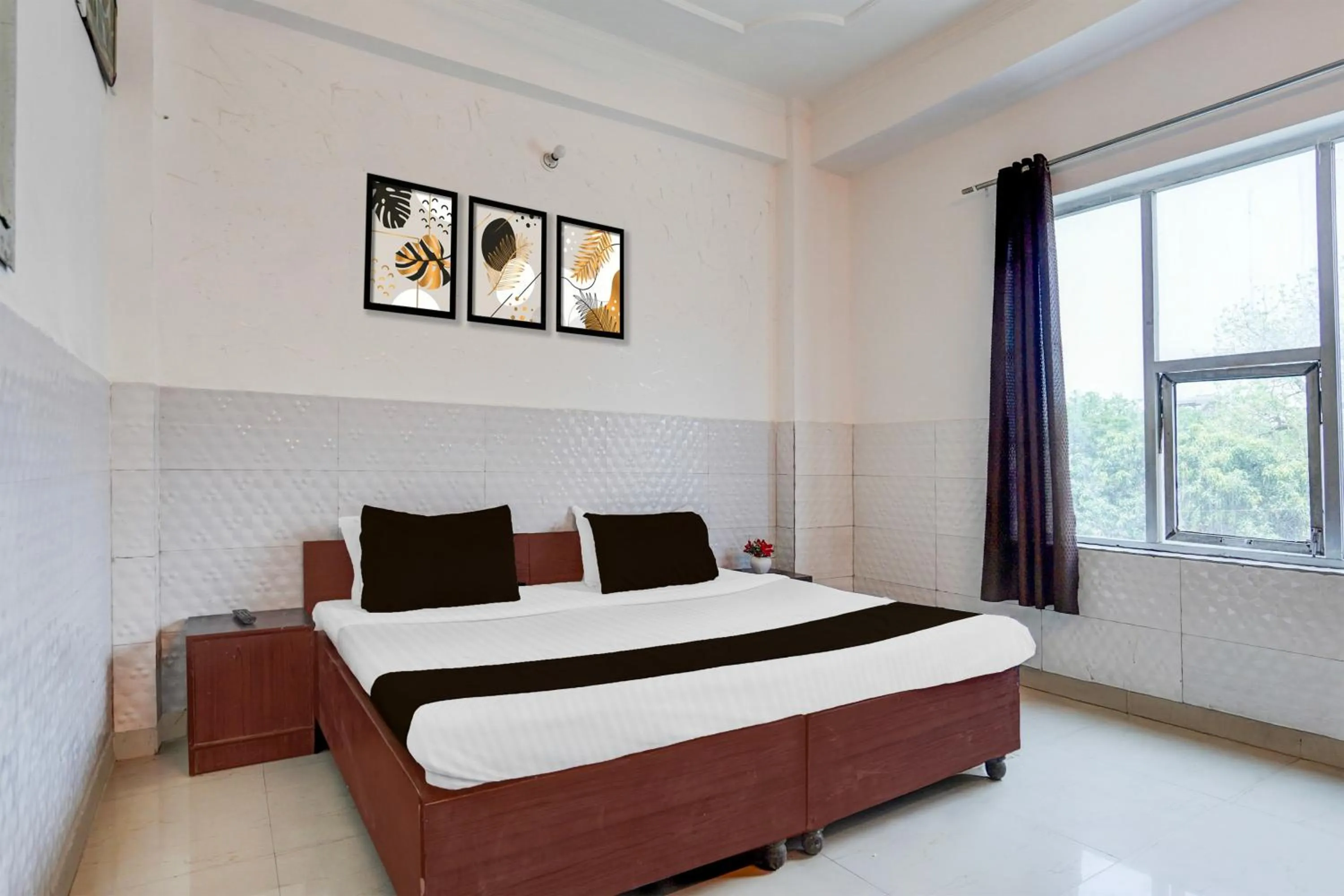 Bedroom, Bed in Hotel O Shilpgram Taj Mahal East Gate