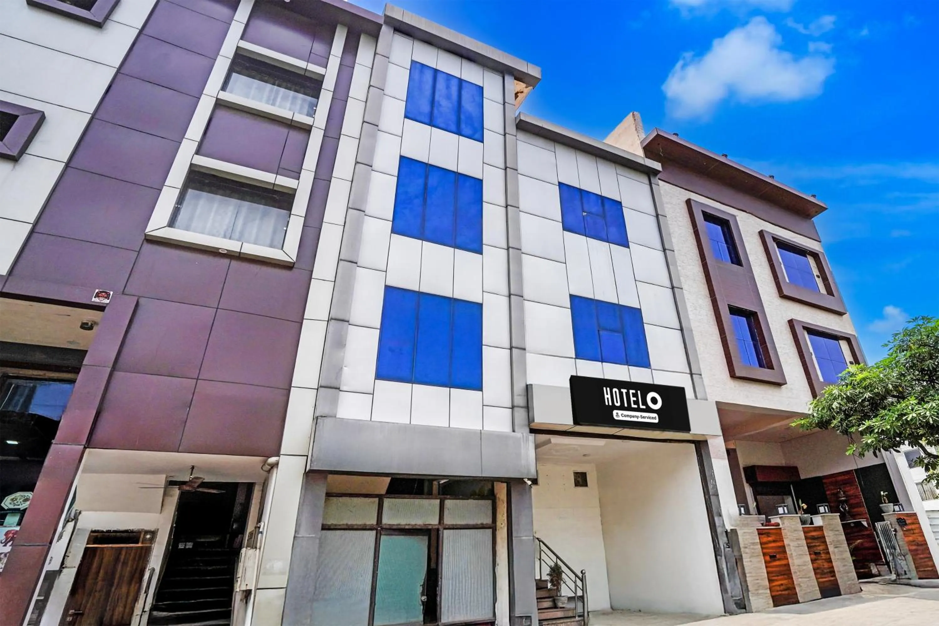 Facade/entrance in Hotel O Shilpgram Taj Mahal East Gate