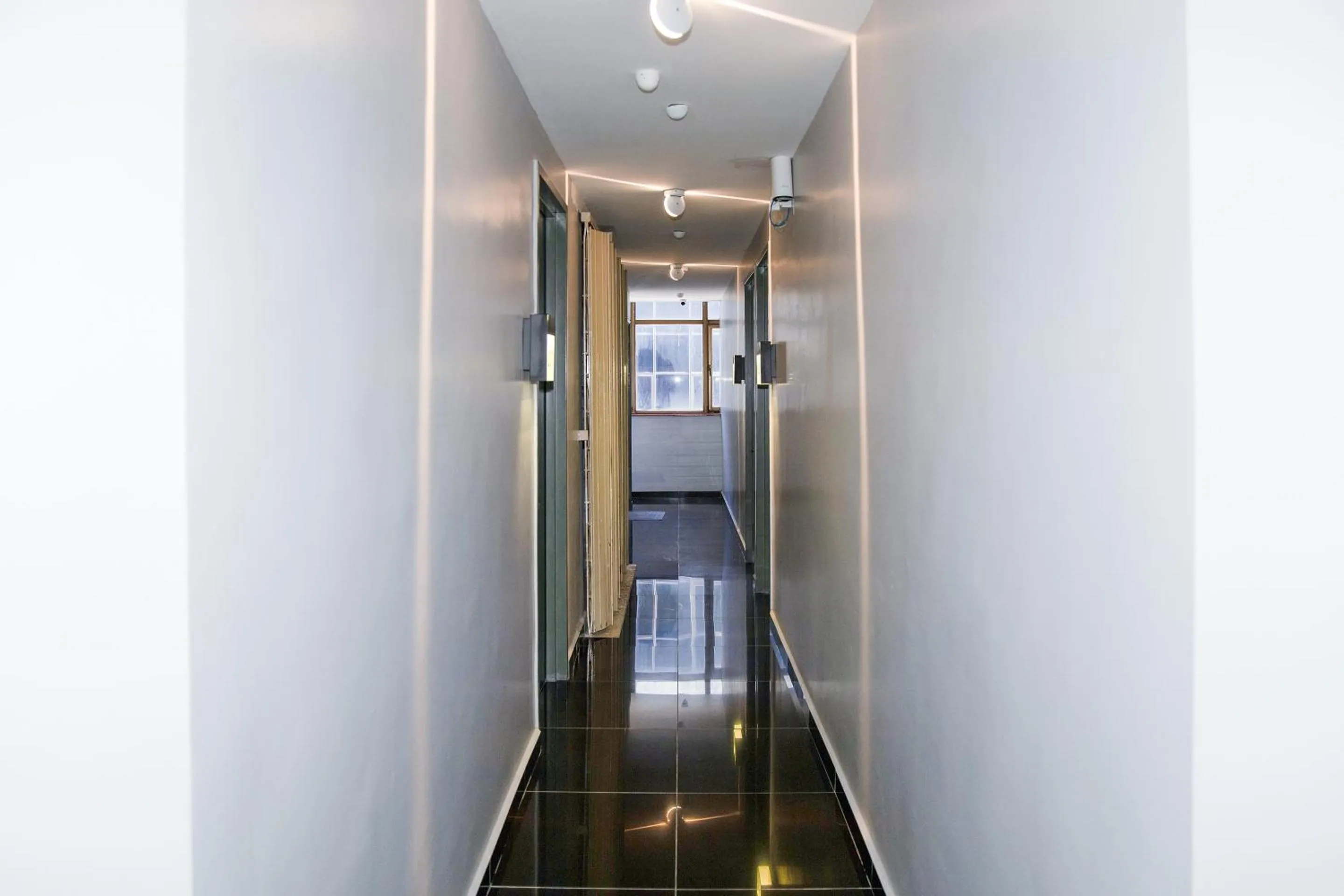 Lobby or reception in Capital O 90406 Mirani Hotel