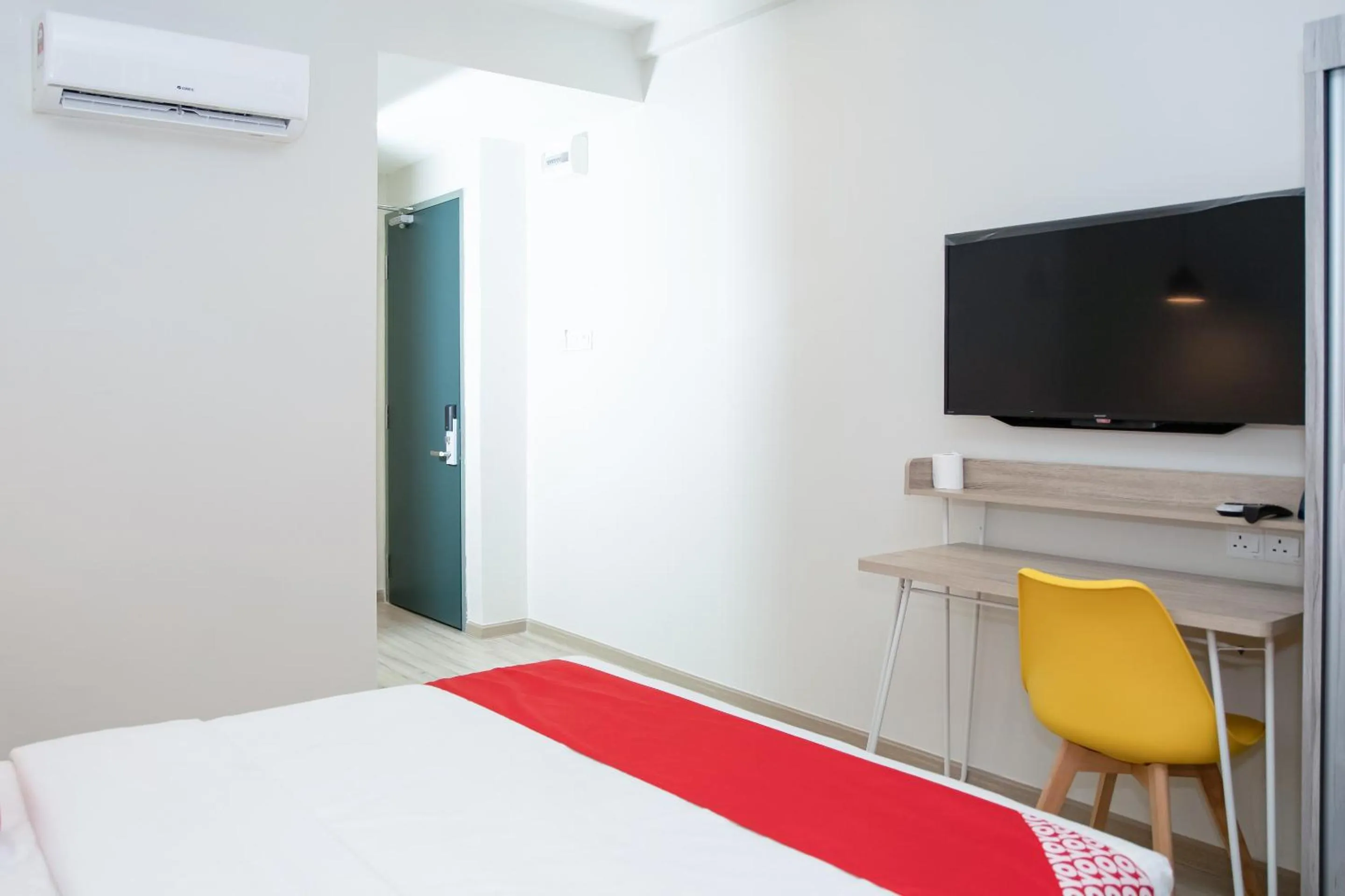 Bedroom, Bed in Capital O 90406 Mirani Hotel