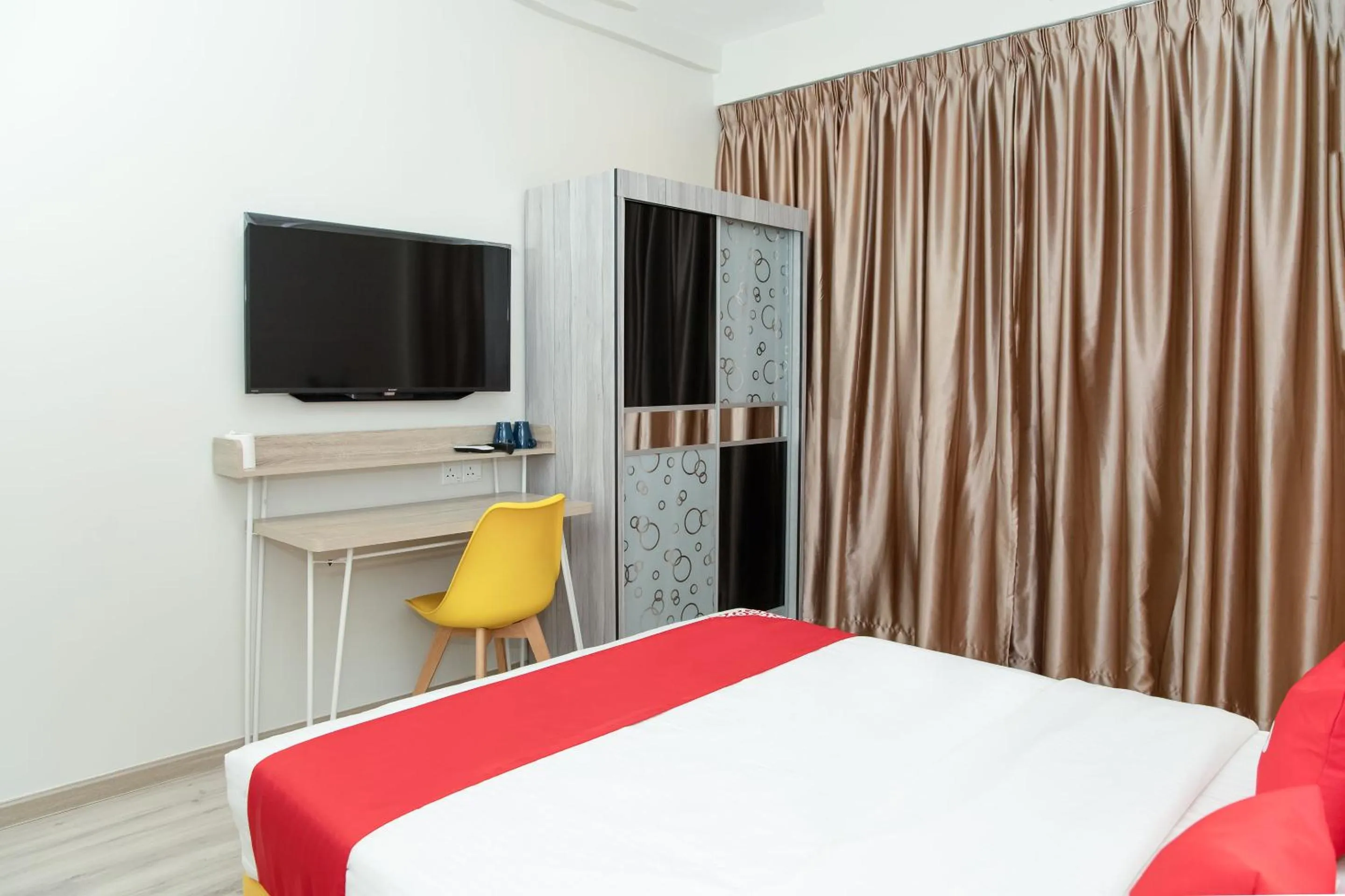 Bedroom, Bed in Capital O 90406 Mirani Hotel