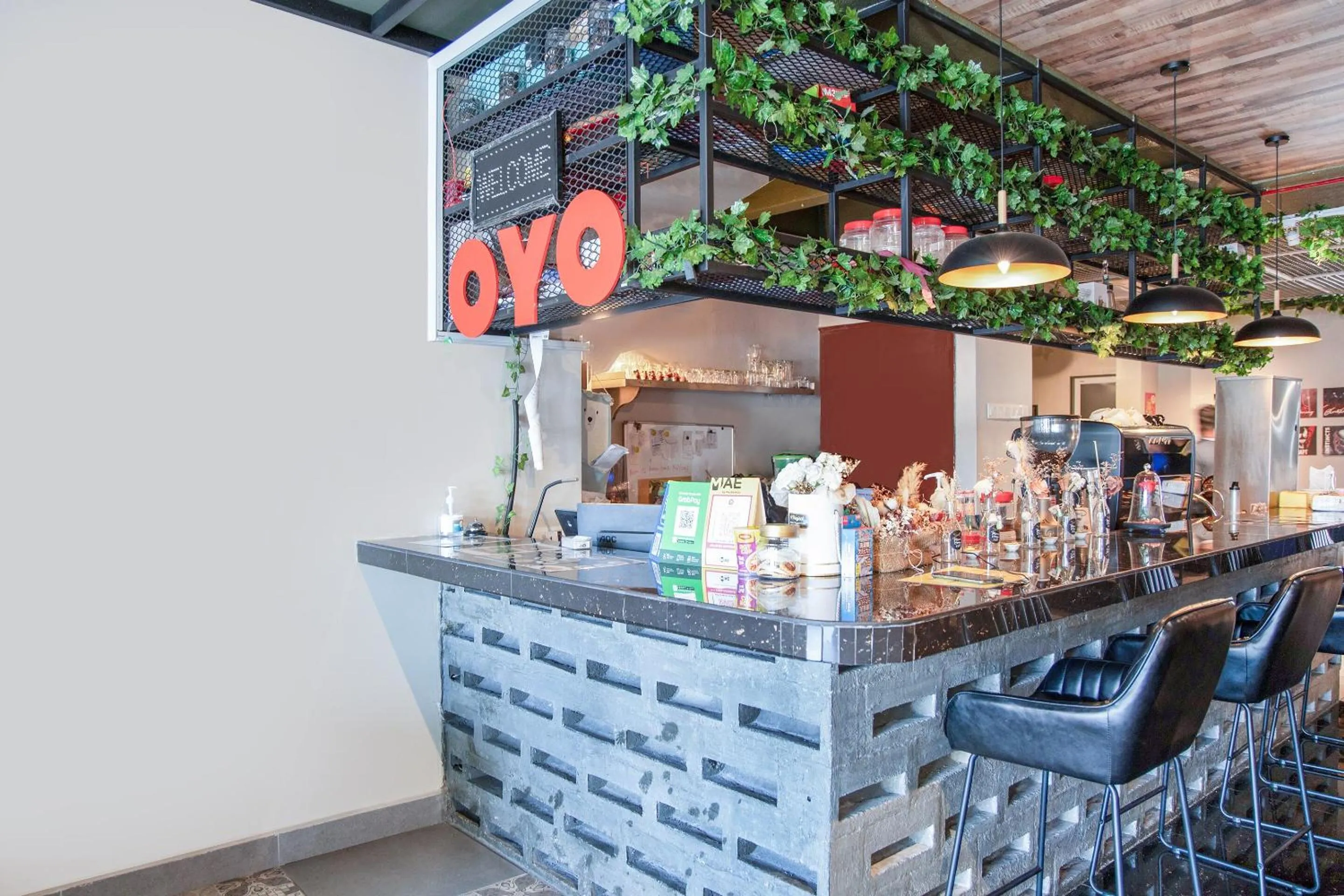 Lobby or reception in Capital O 90406 Mirani Hotel