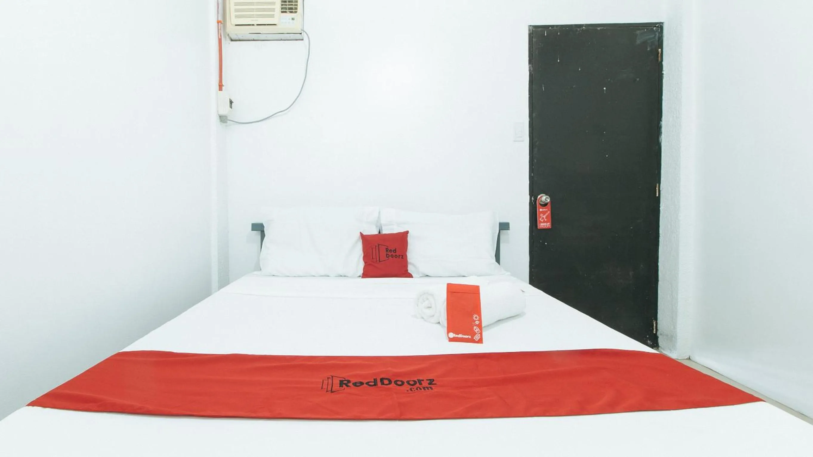 Bed in RedDoorz @ Shukran Rentals OPC Pampanga
