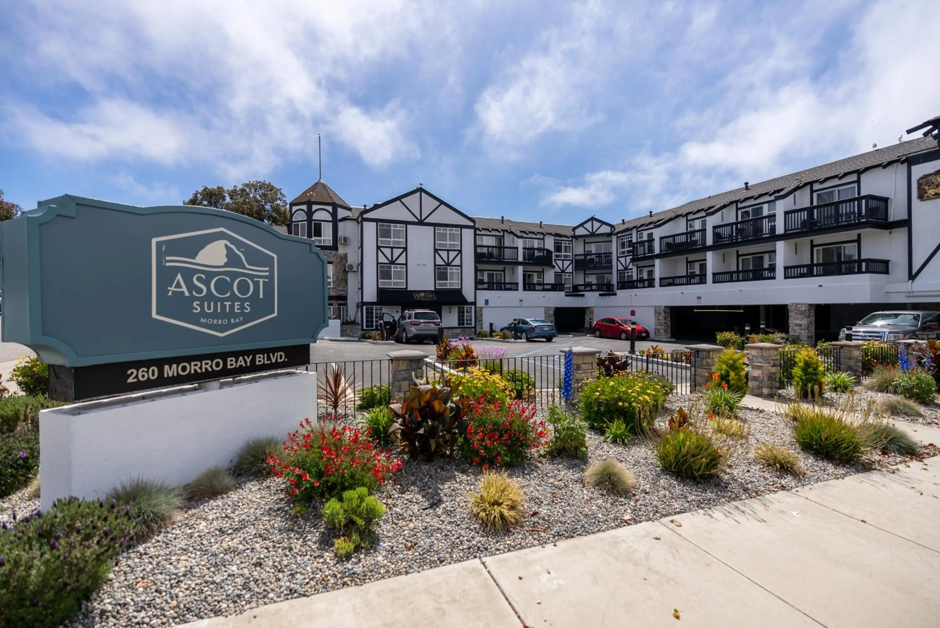 Property building in Ascot Suites Morro Bay