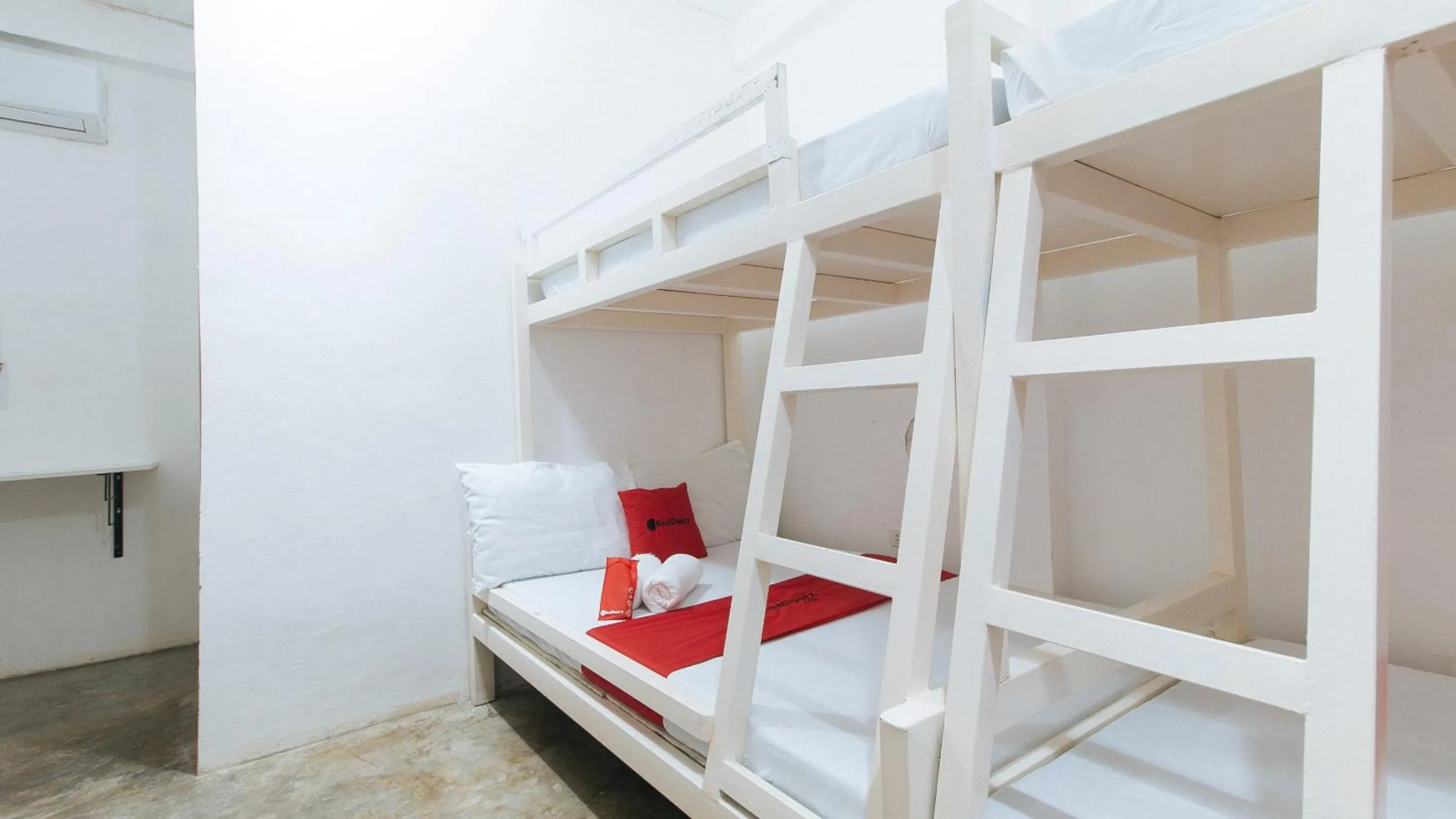 Bed in RedDoorz @ Camp Saint John Hotel La Union