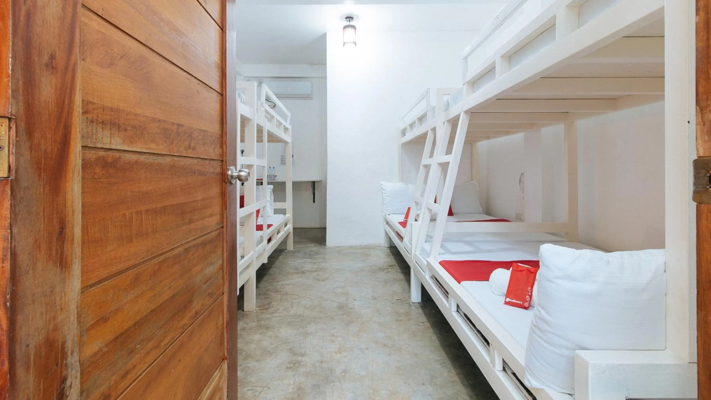 Bed in RedDoorz @ Camp Saint John Hotel La Union